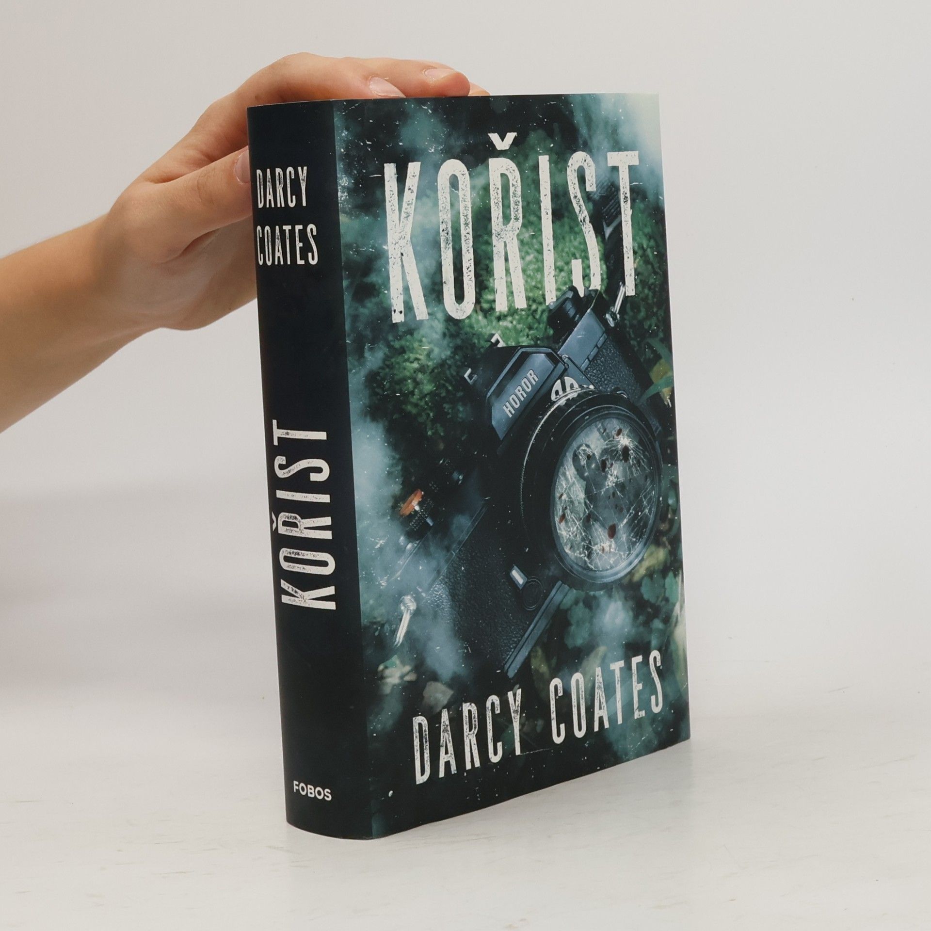 Darcy Coates Kořist