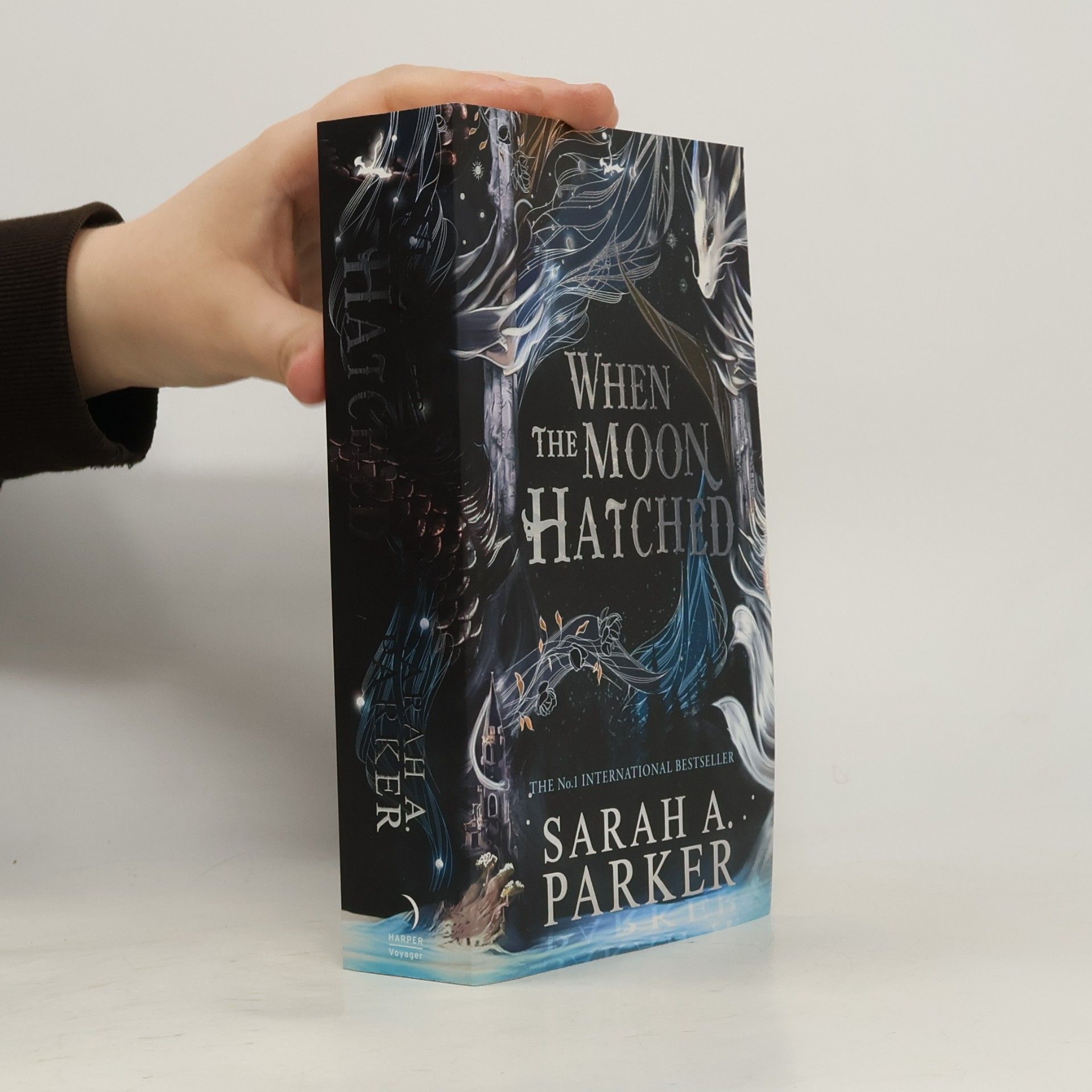 Sarah A. Parker When the Moon Hatched (The Moonfall Series, Book 1)