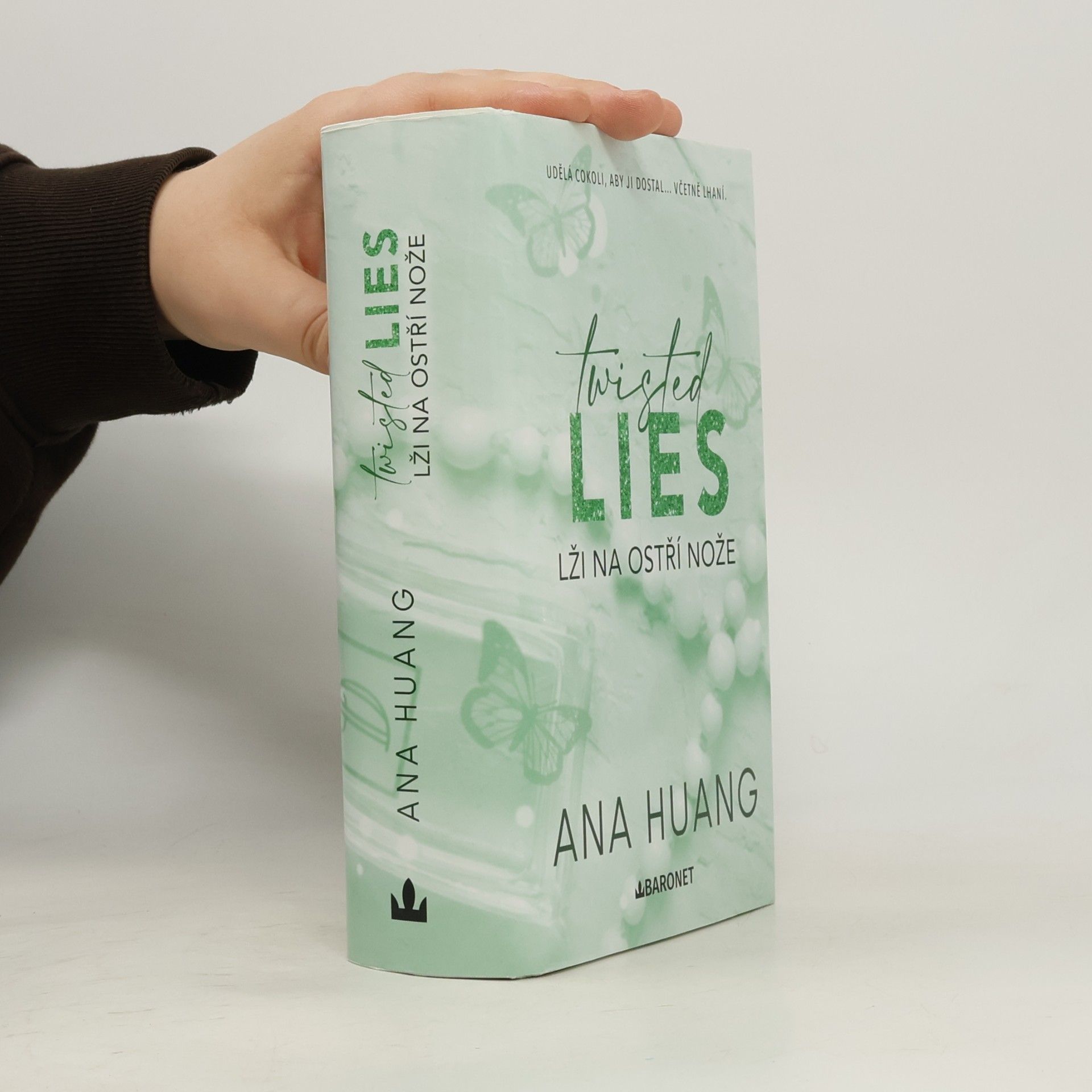 Ana Huang Twisted Lies. Lži na ostří nože