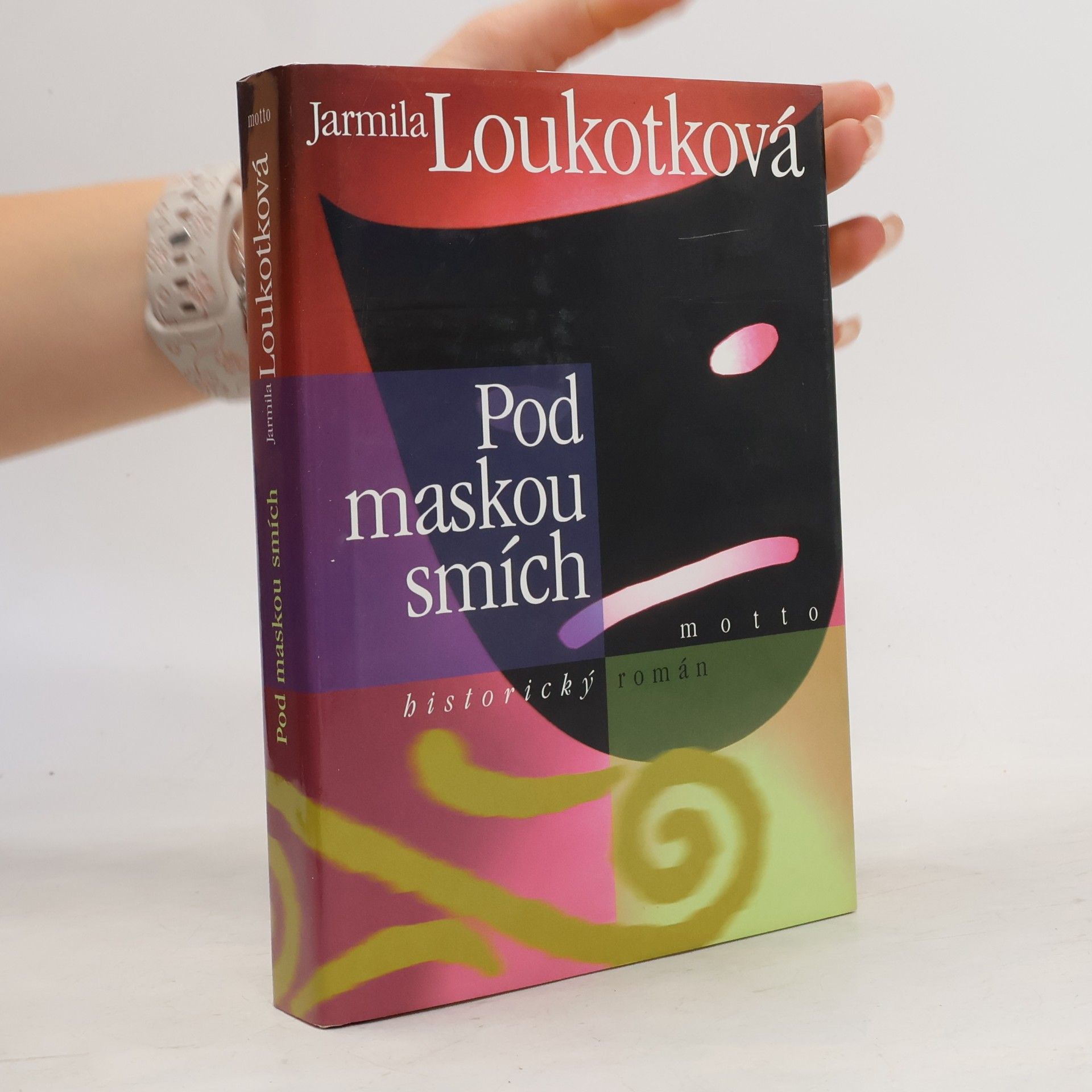 Jarmila Loukotková Pod maskou smích