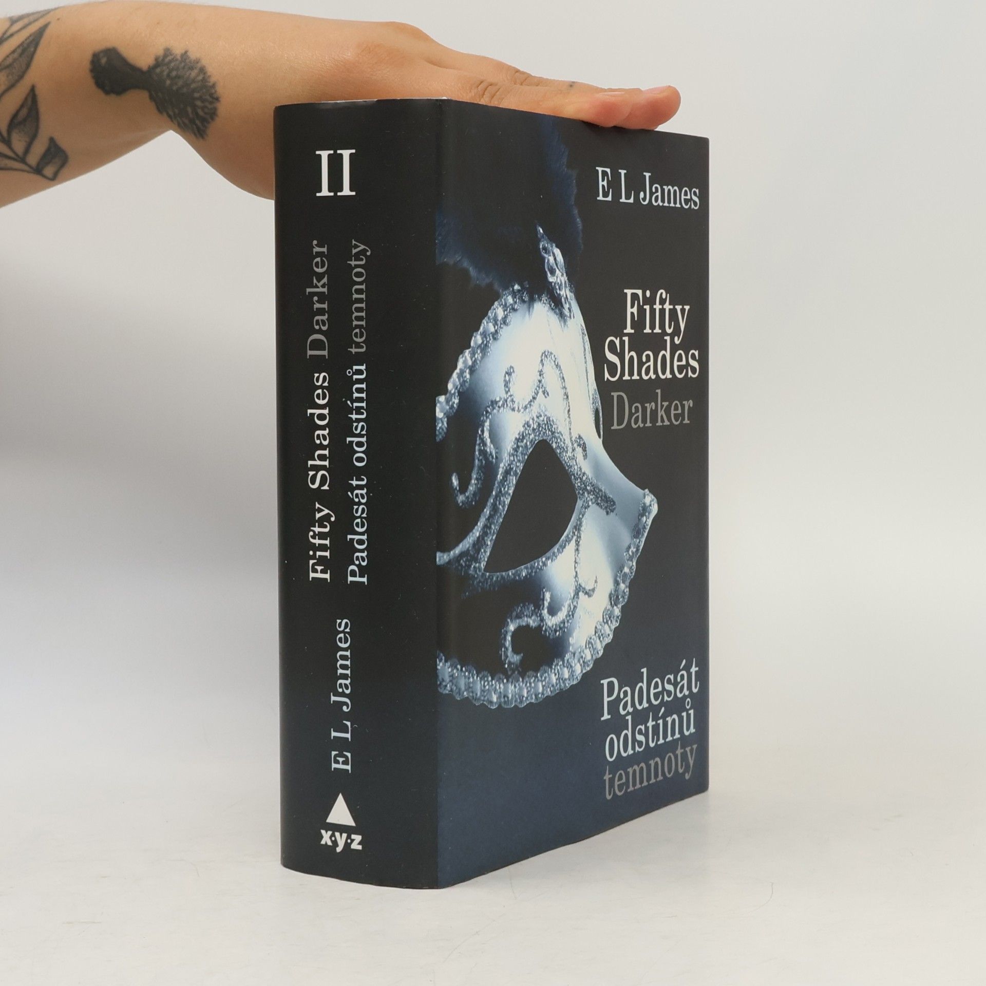 E. L. James Padesát odstínů temnoty