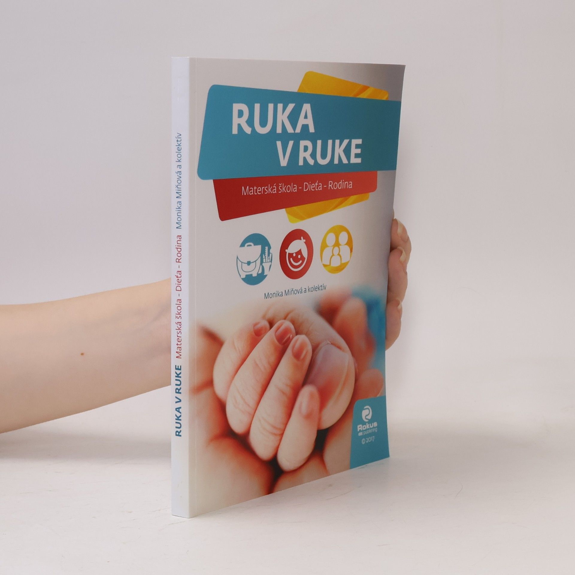 Monika Miňová Ruka v ruke