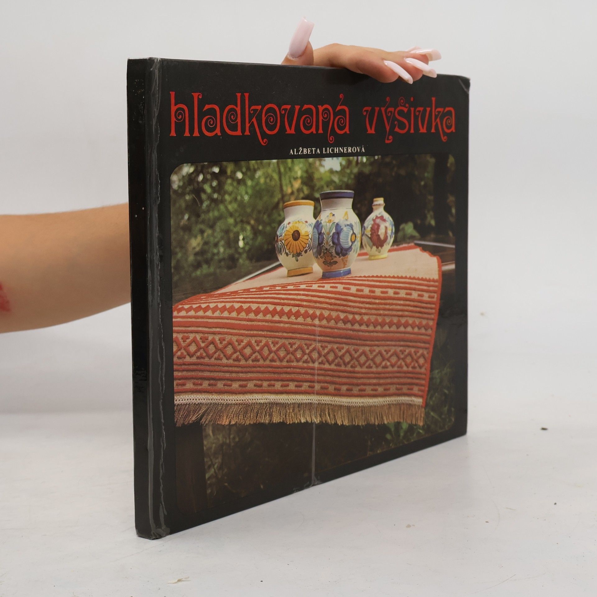 Alžbeta Lichnerová Hladkovaná výšivka