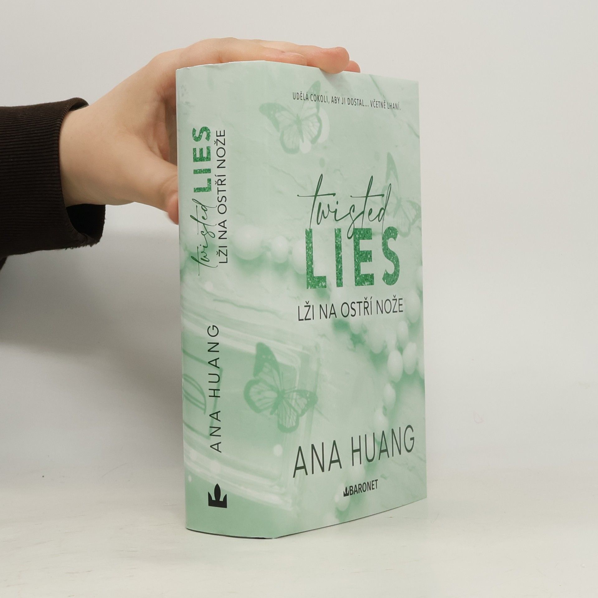 Ana Huang Twisted Lies. Lži na ostří nože