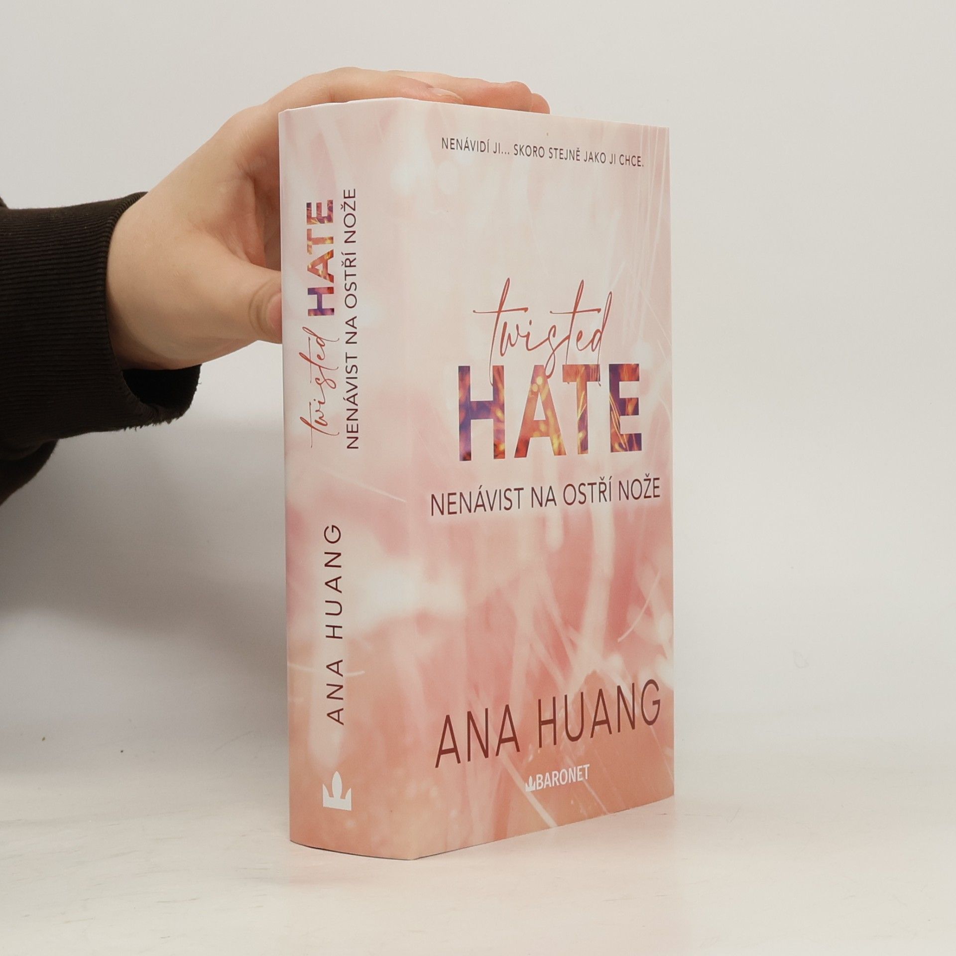 Ana Huang Twisted Hate: Nenávist na ostří nože