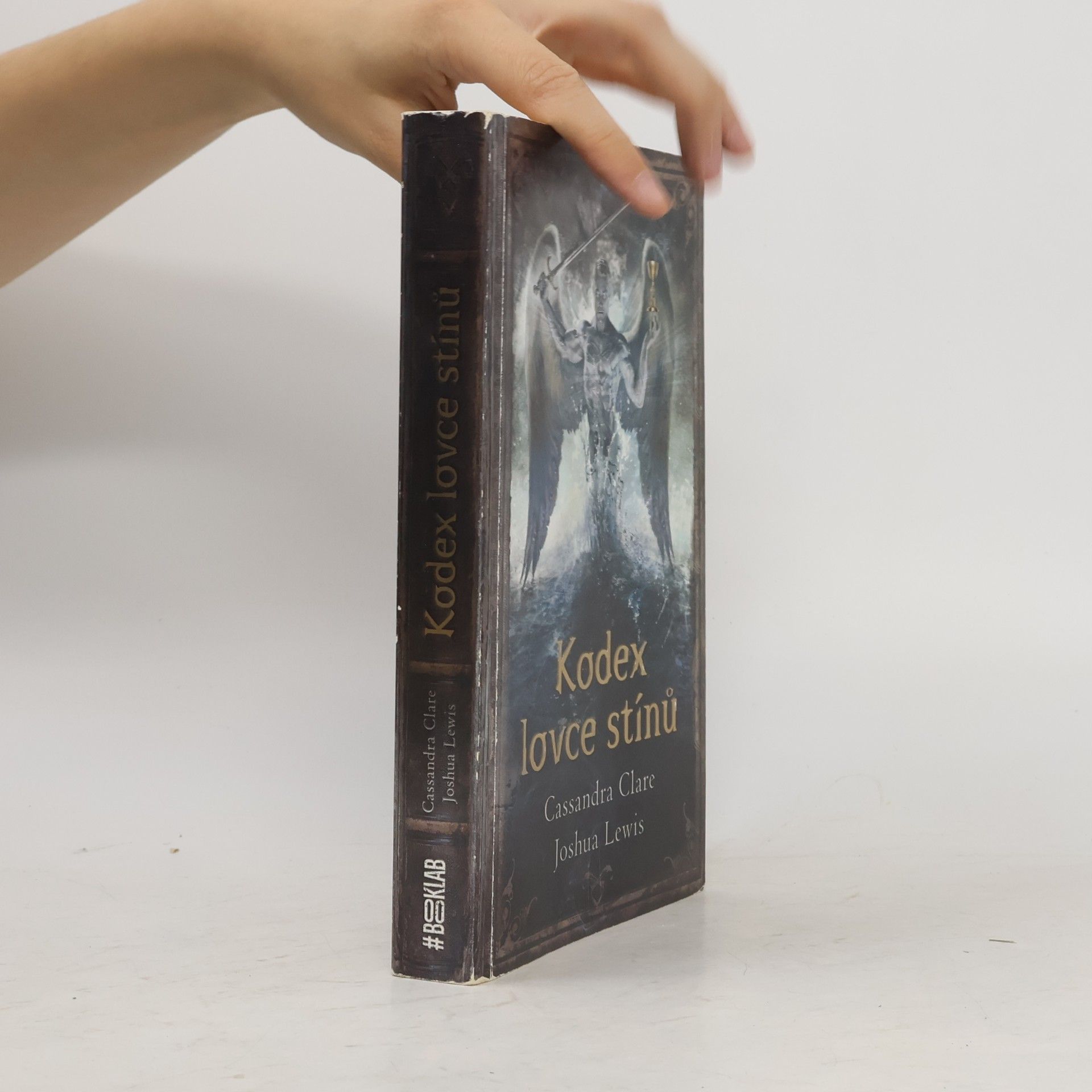Cassandra Clare Kodex lovce stínů : soupis tradic a zákonů nefilim, vyvolených andělem Razielem
