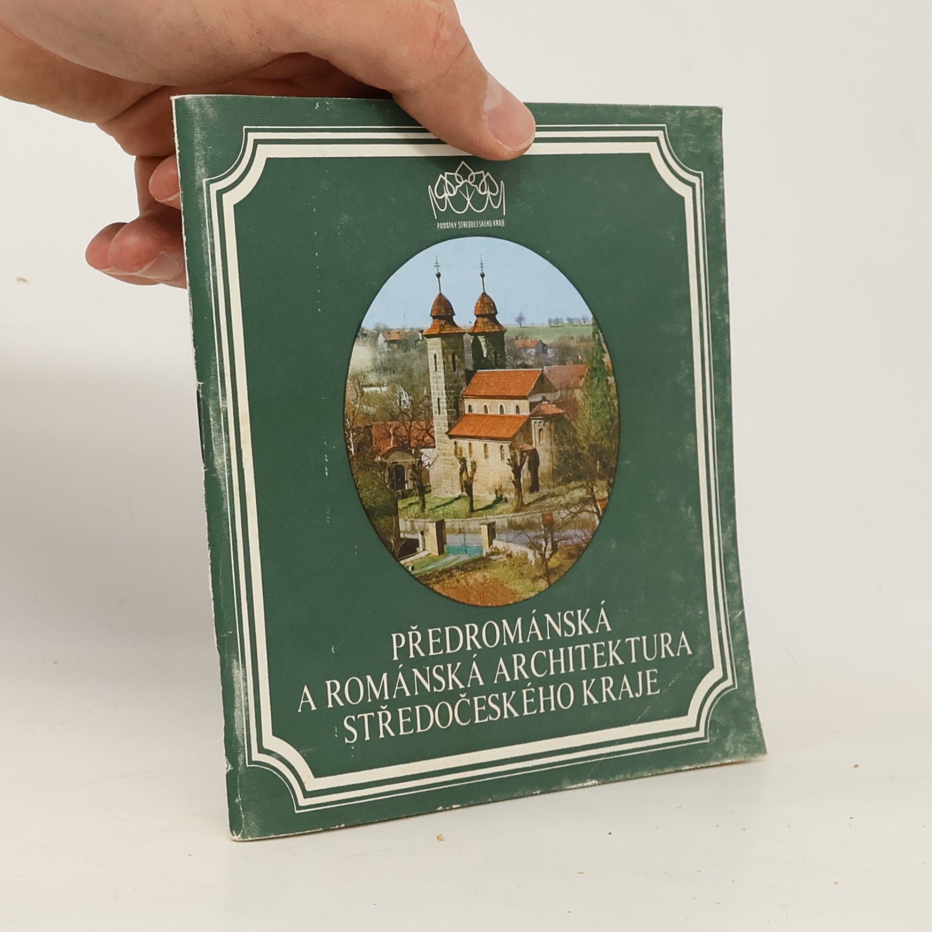 Předrománská a románská architektura Středočeského kraje
