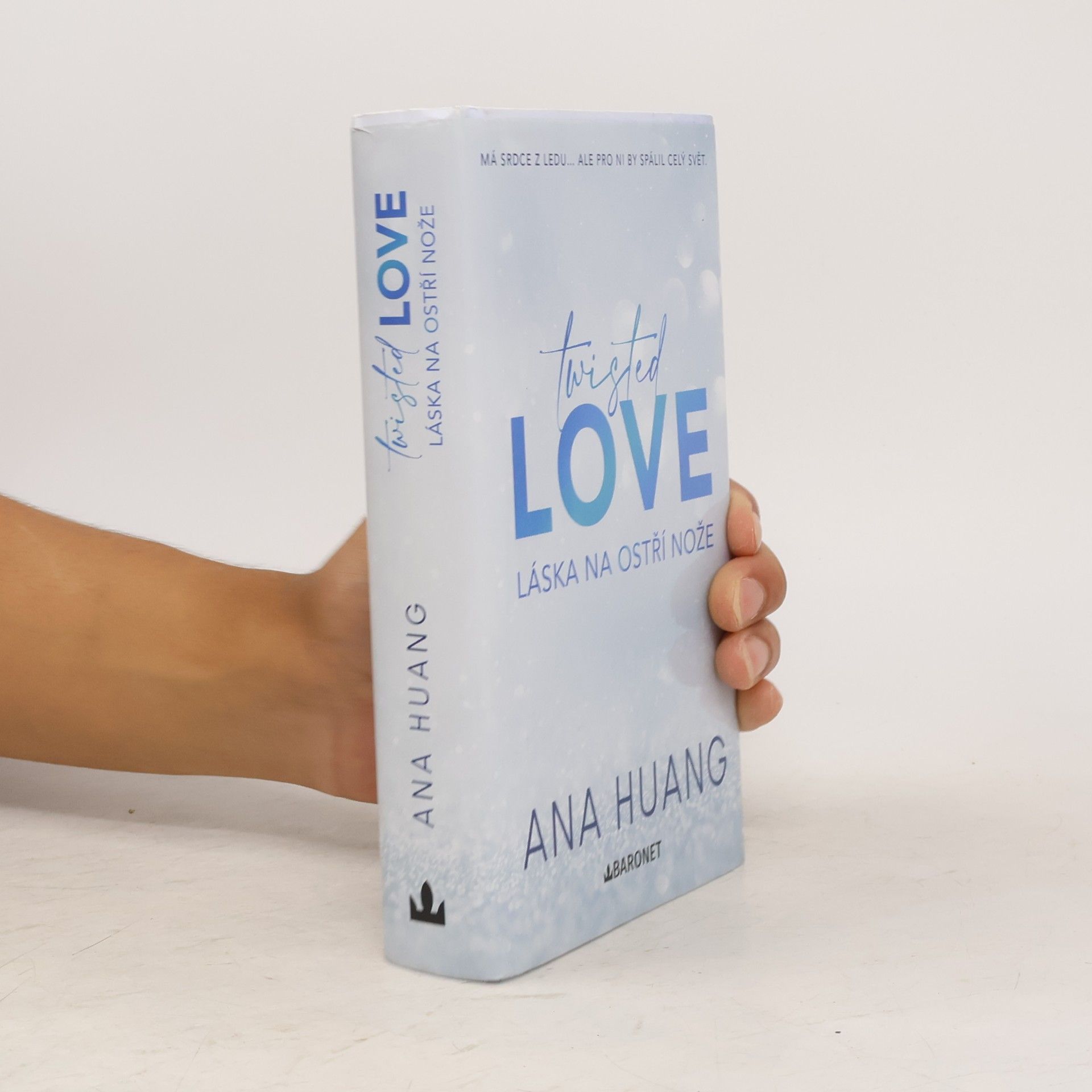 Ana Huang Twisted love. Láska na ostří nože