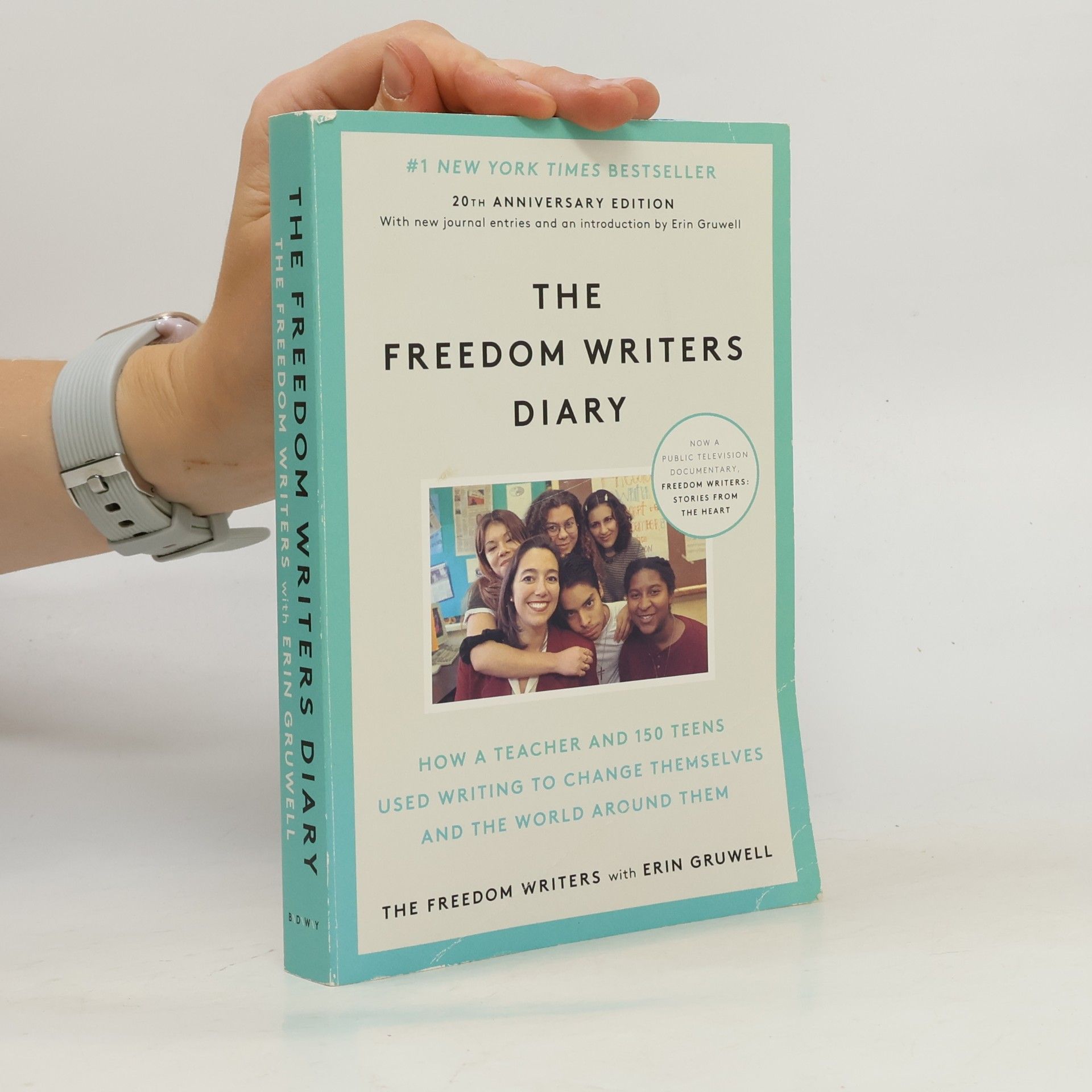 Erin Gruwell The freedom writers diary : how a teacher and 150 teens used writing to change themselves and the world around them