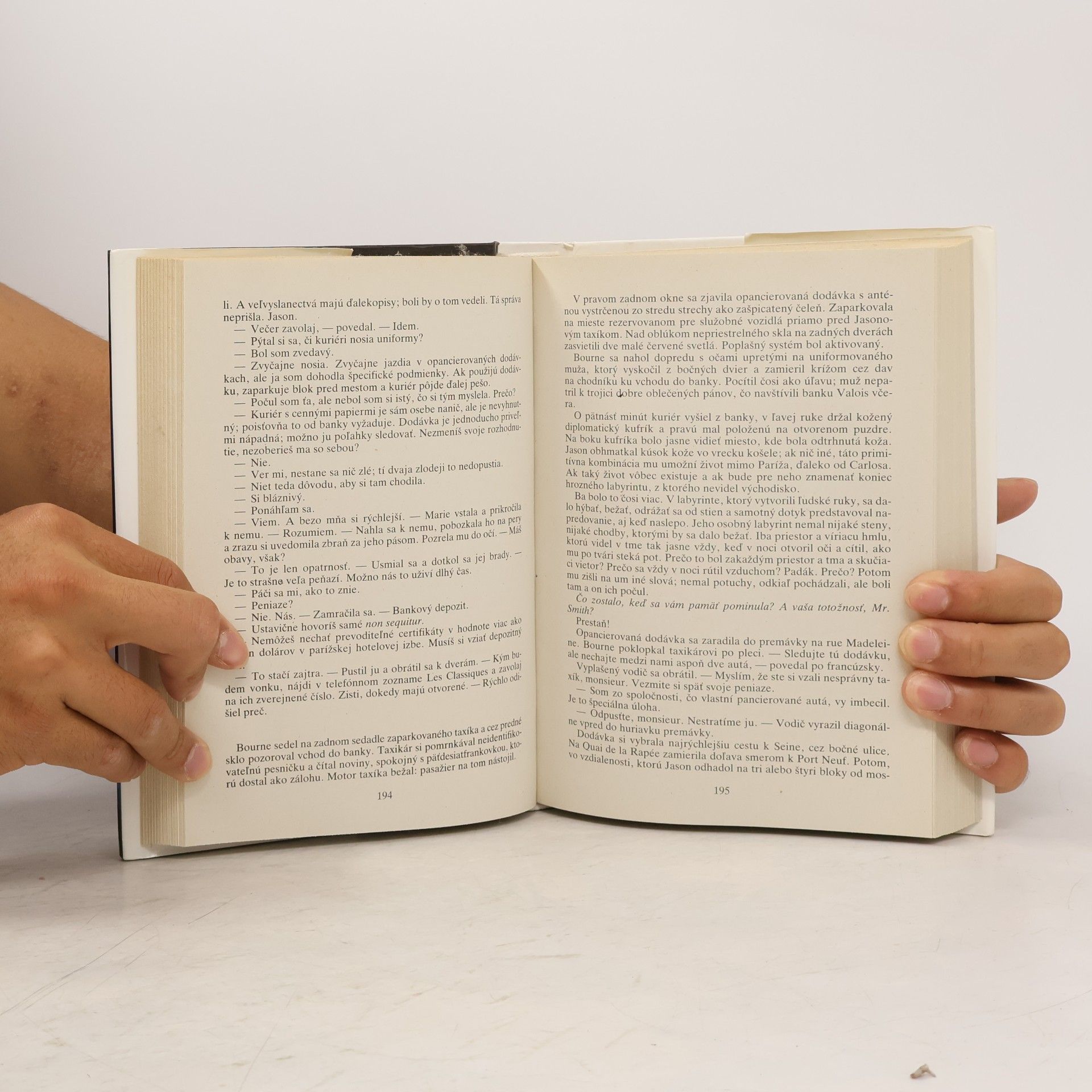 Robert Ludlum Agent bez mena