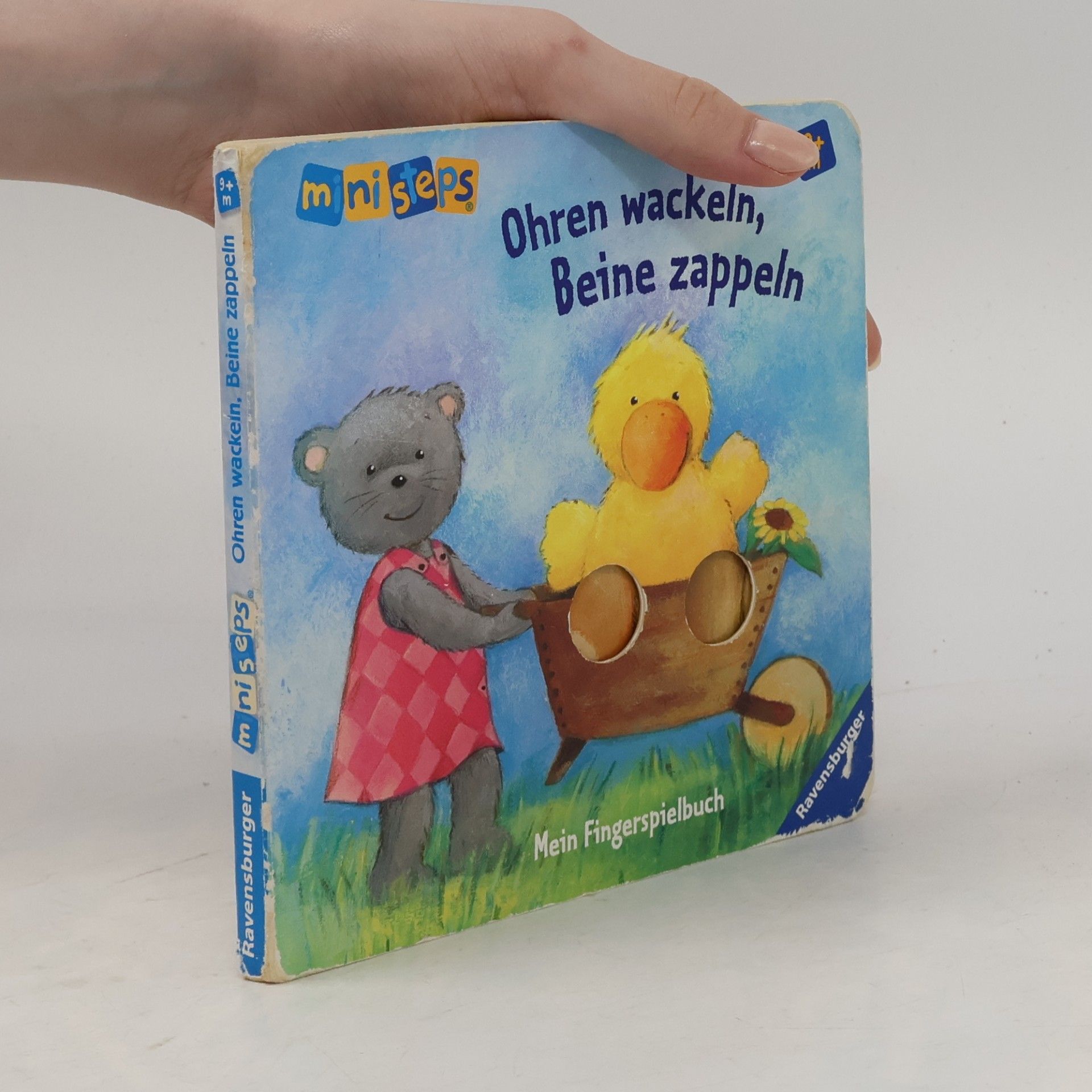 Ohren wackeln, Beine zappeln. Ab 9 Monaten
