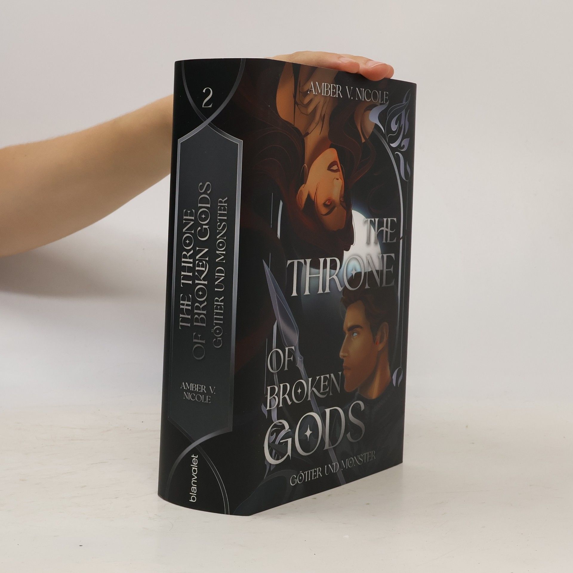 Amber V. Nicole The Throne of Broken Gods 2