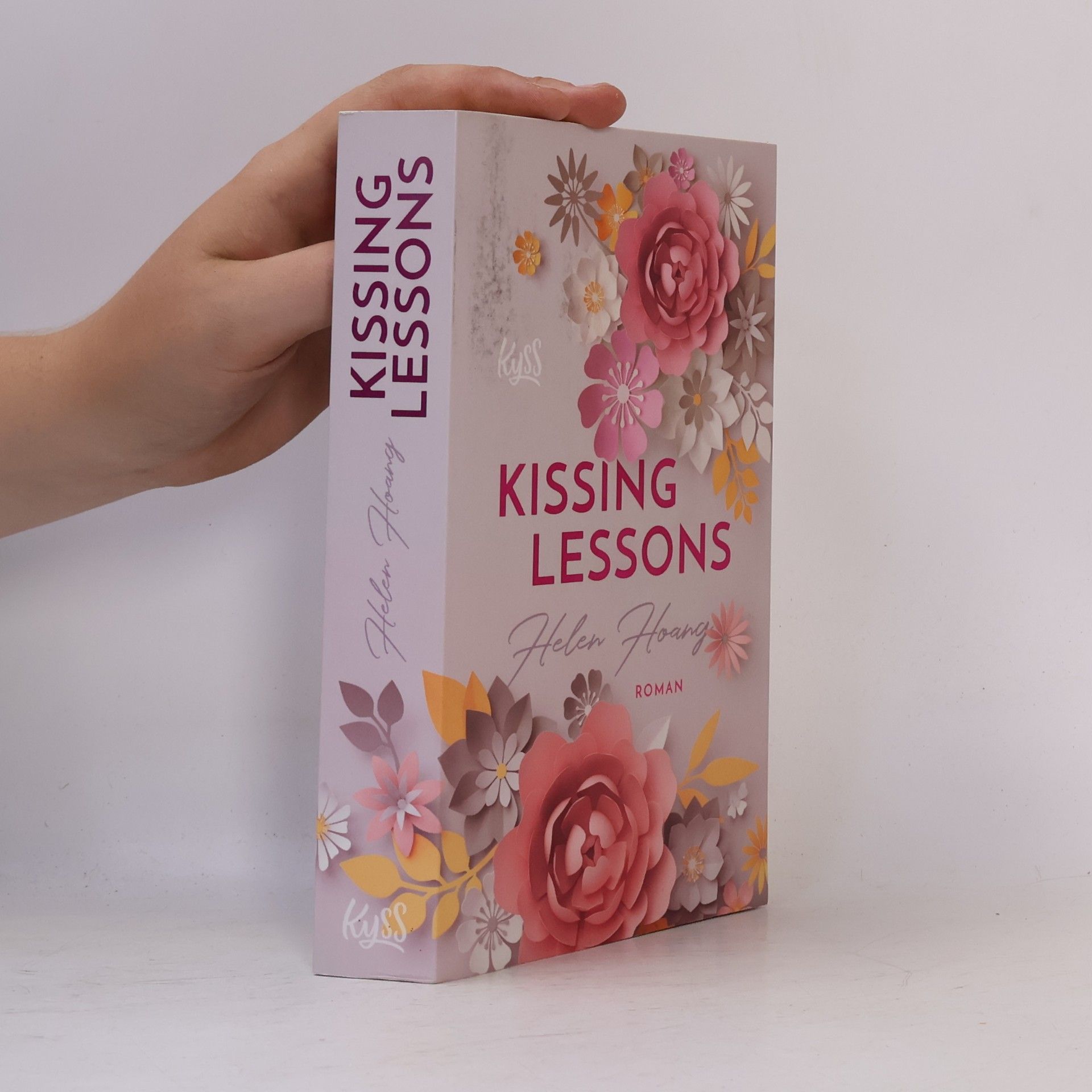 Helen Hoang Kissing lessons