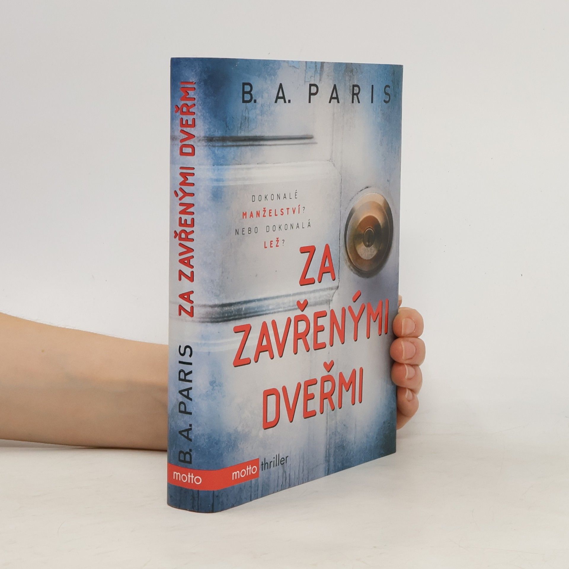 B. A. Paris Za zavřenými dveřmi
