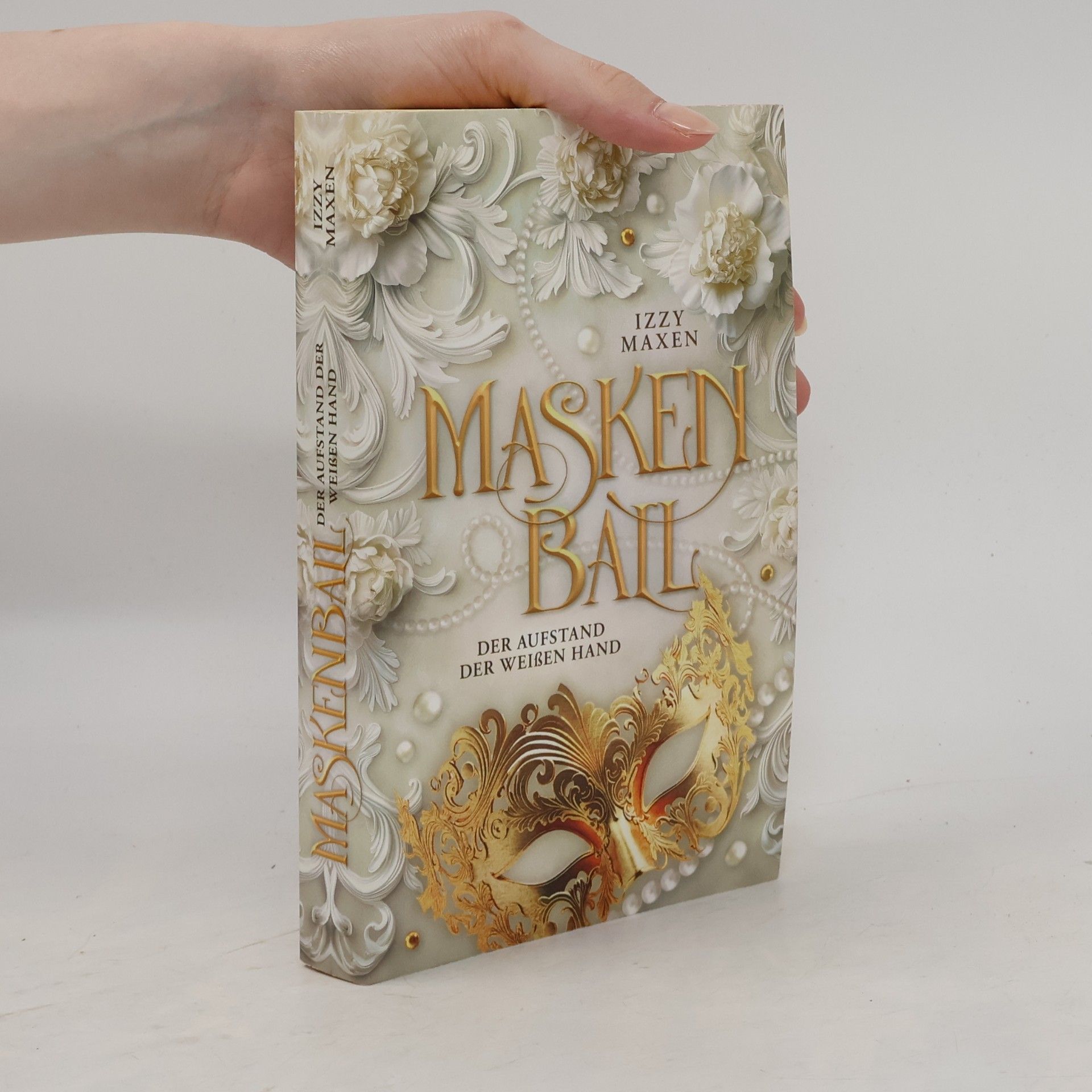 Izzy Maxen Maskenball