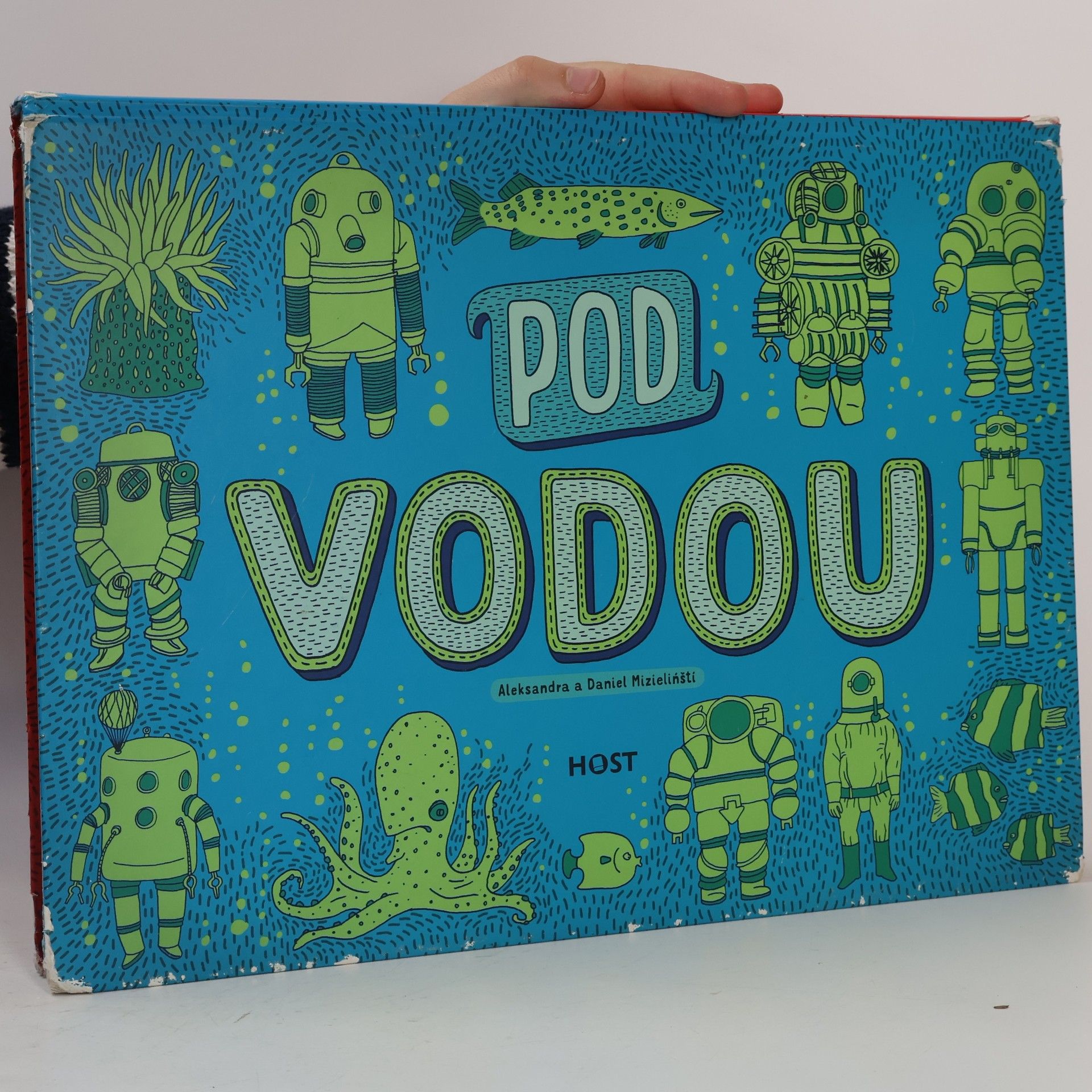 Aleksandra Mizielinska Pod zemí. Pod vodou