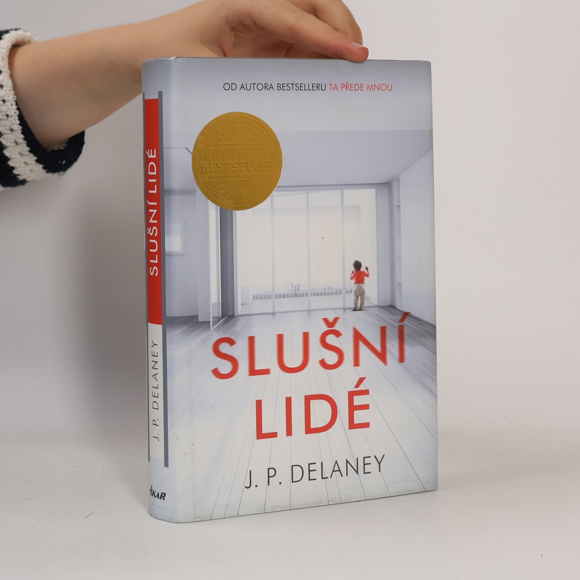 J. P. Delaney Slušní lidé