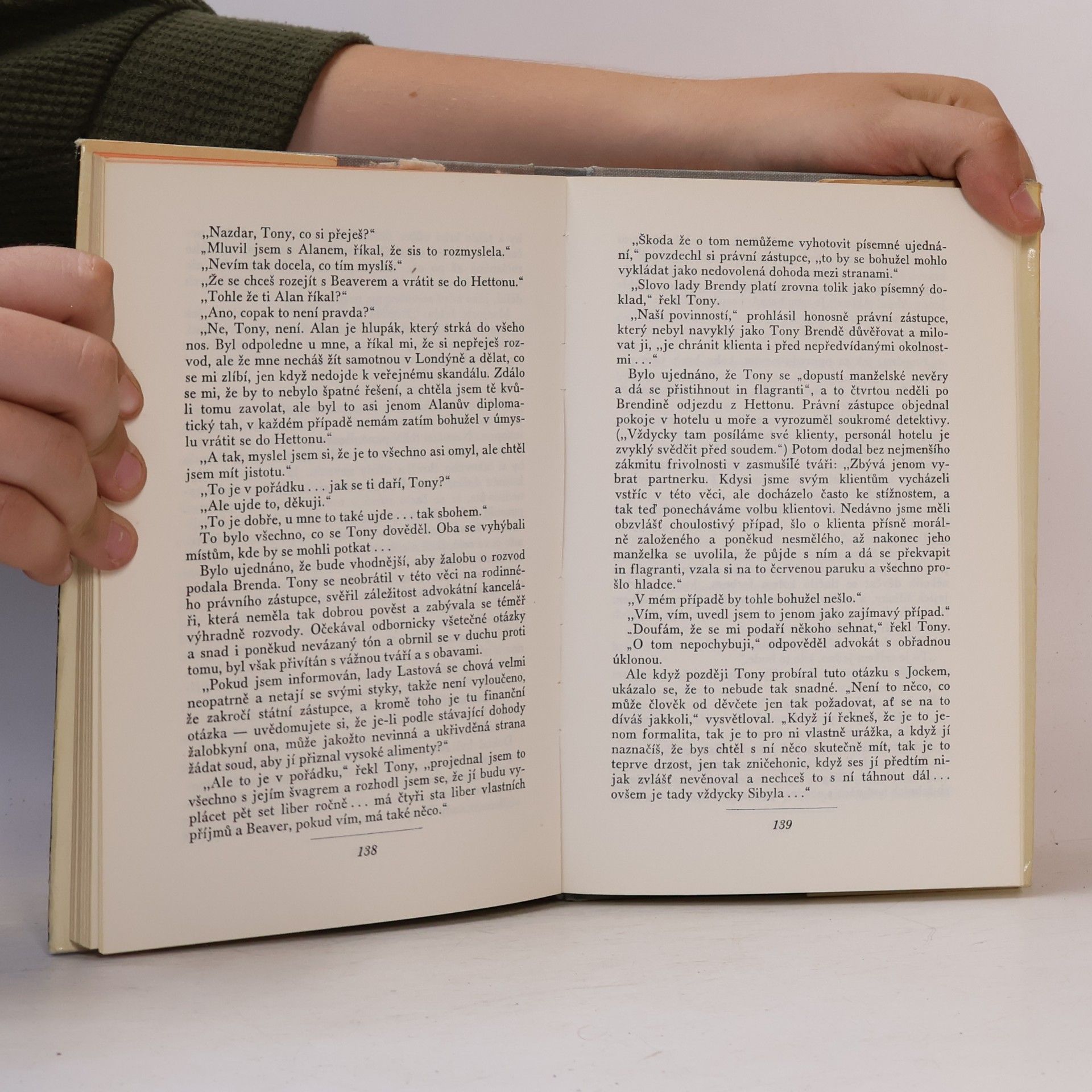 Evelyn Waugh Hrst prachu