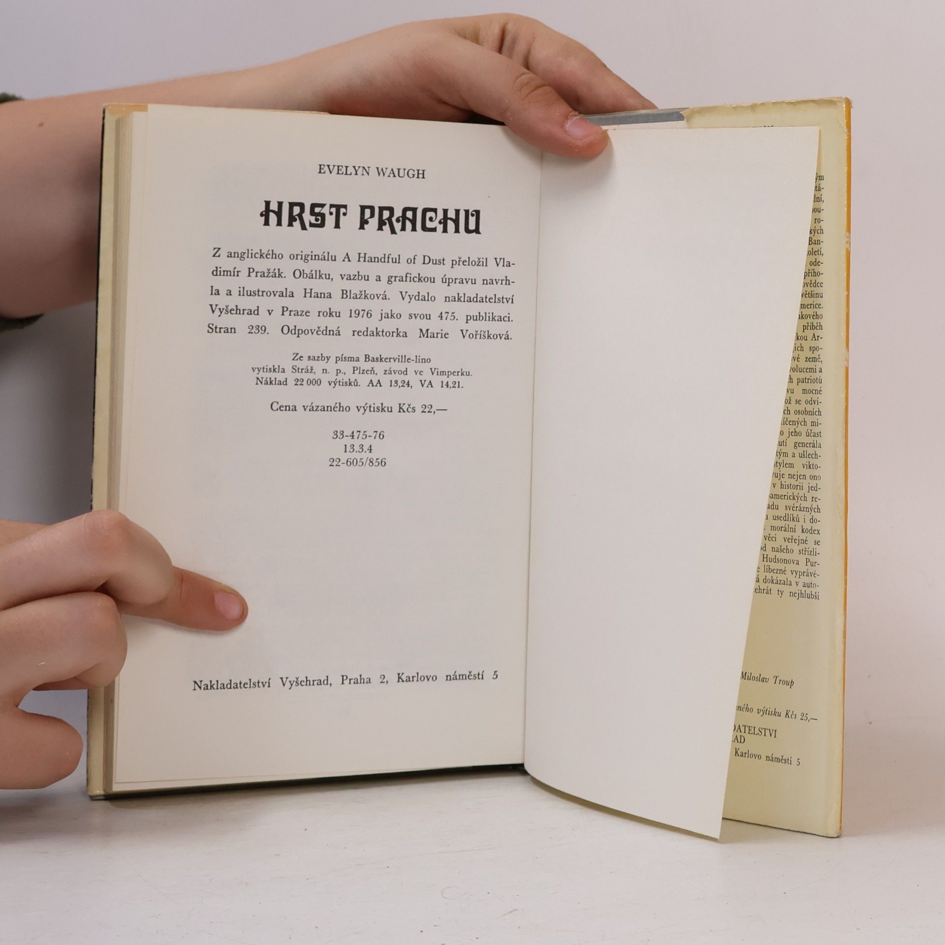 Evelyn Waugh Hrst prachu
