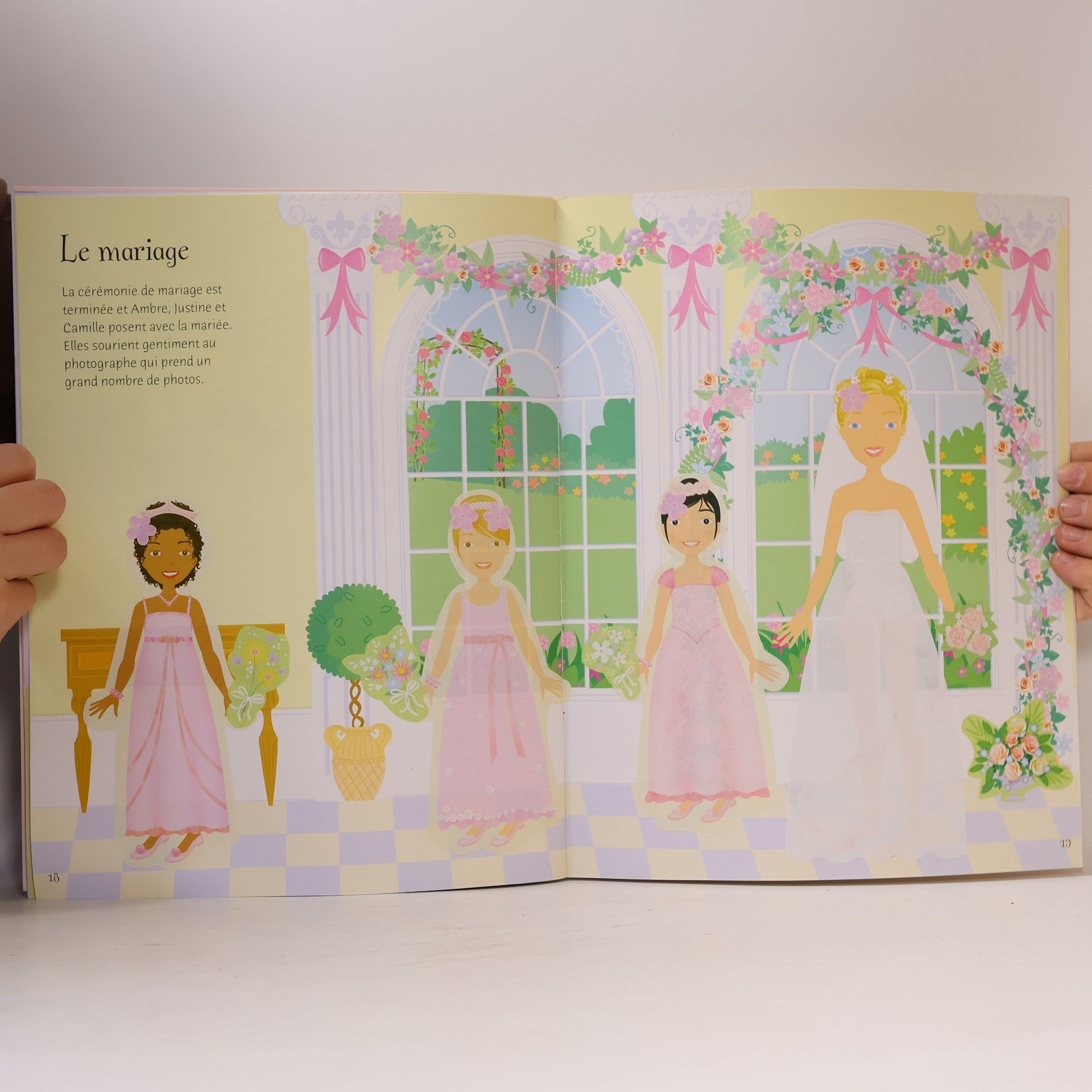 Lorraine Beurton-Sharp Autocollants Usborne: J'habille mes amies les demoiselles d'honneur