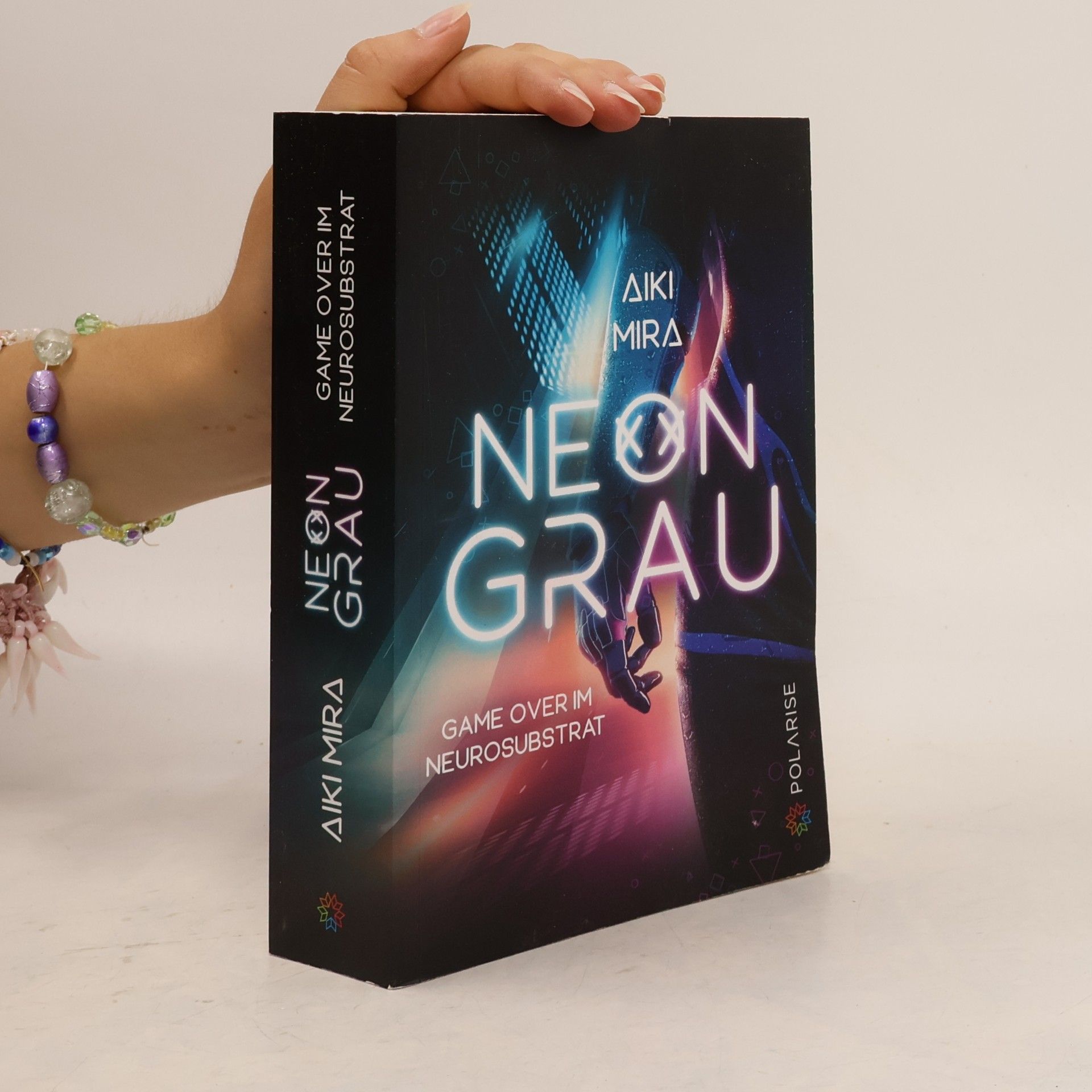 Aiki Mira Neongrau