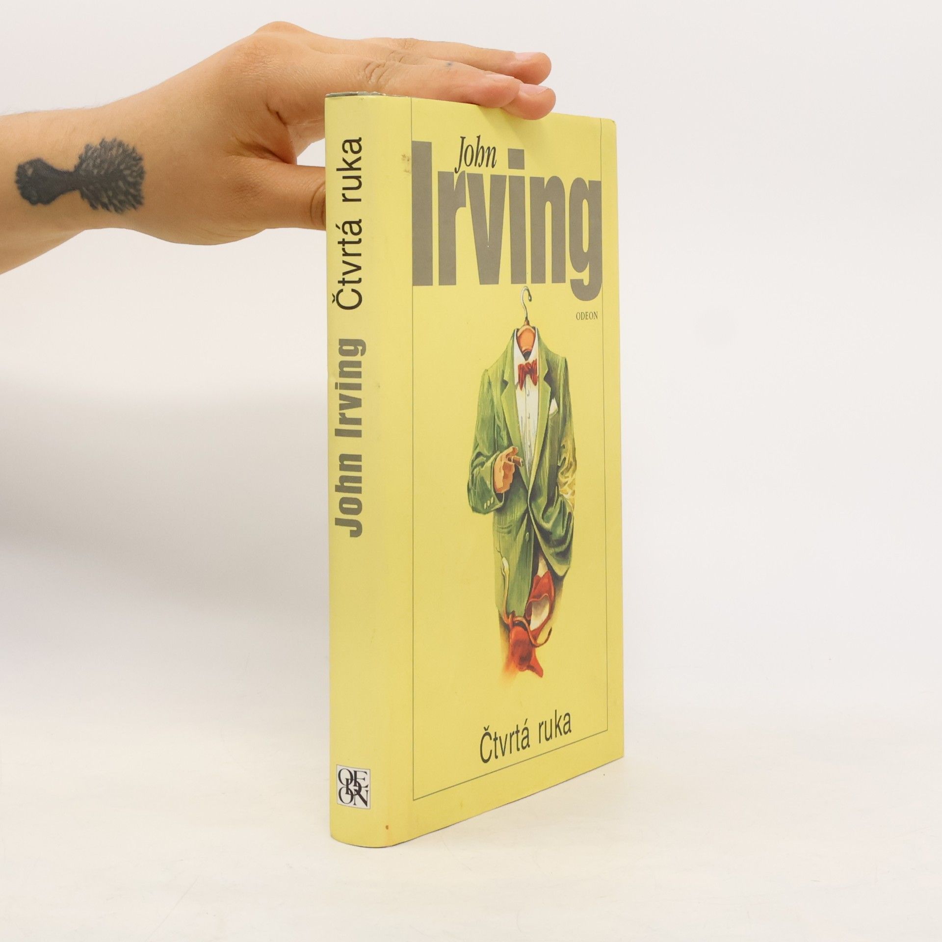 John Irving Čtvrtá ruka