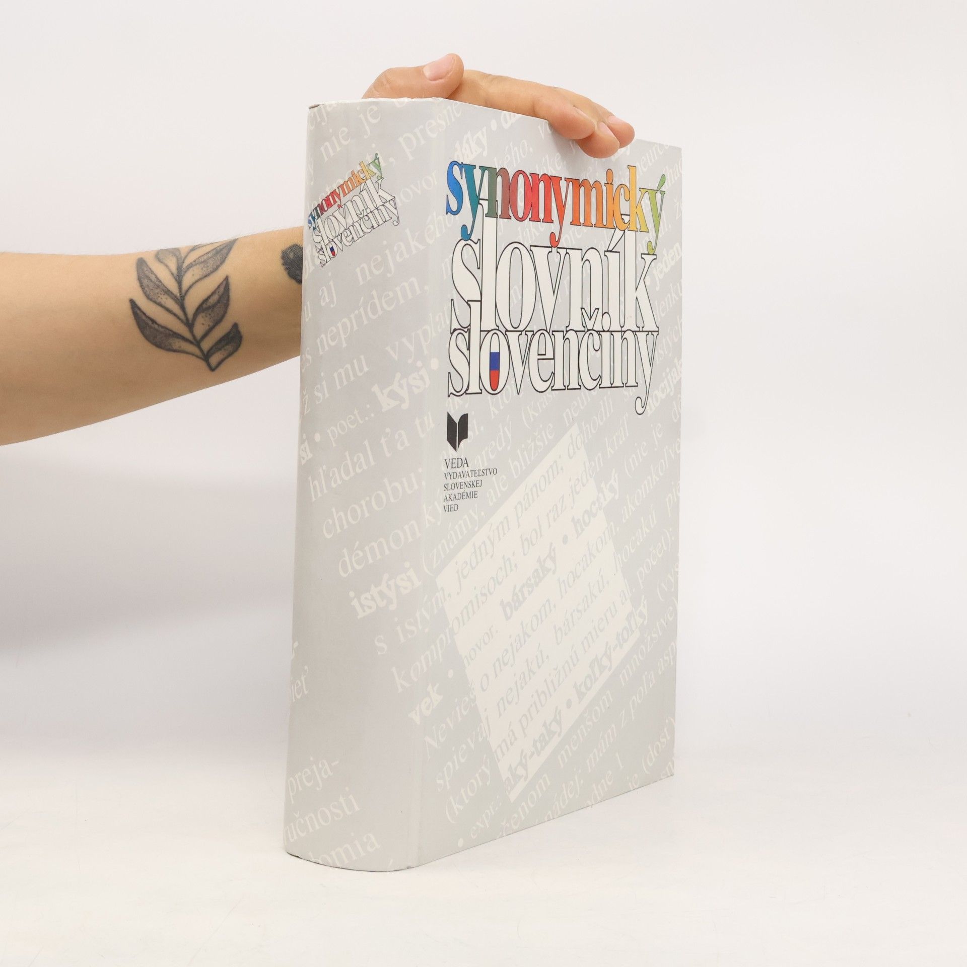 Mária Pisárčiková Synonymický slovník slovenčiny