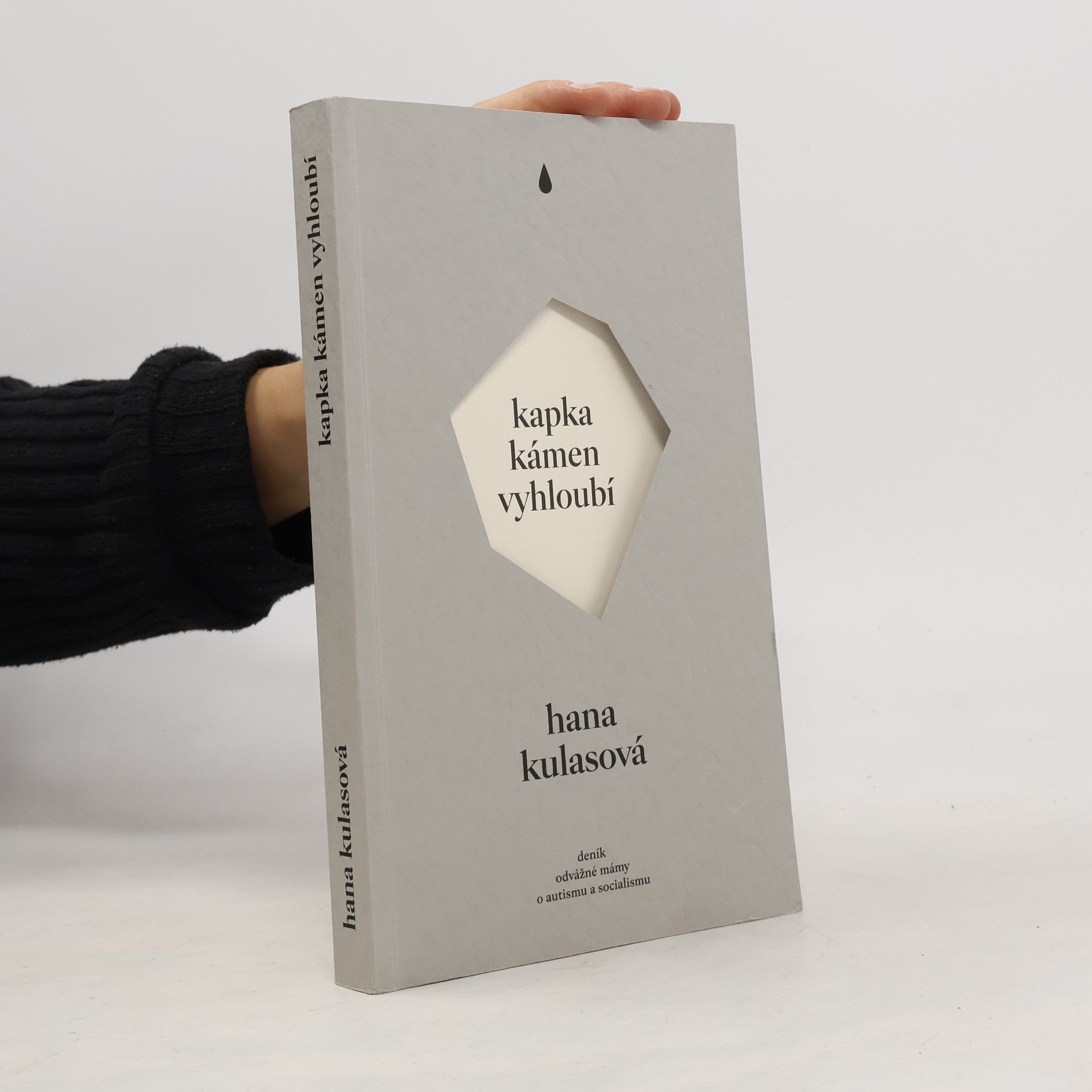 Hana Kulasová Kapka kámen vyhloubí