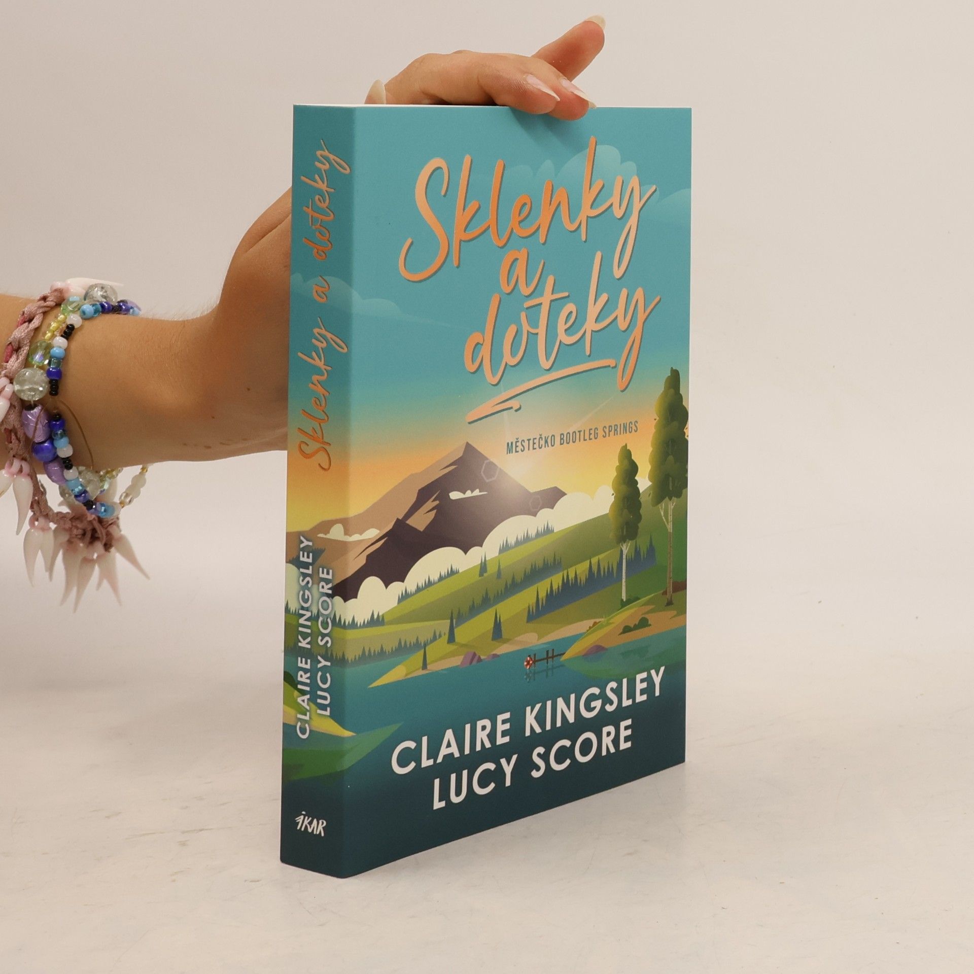 Lucy Score Sklenky a doteky