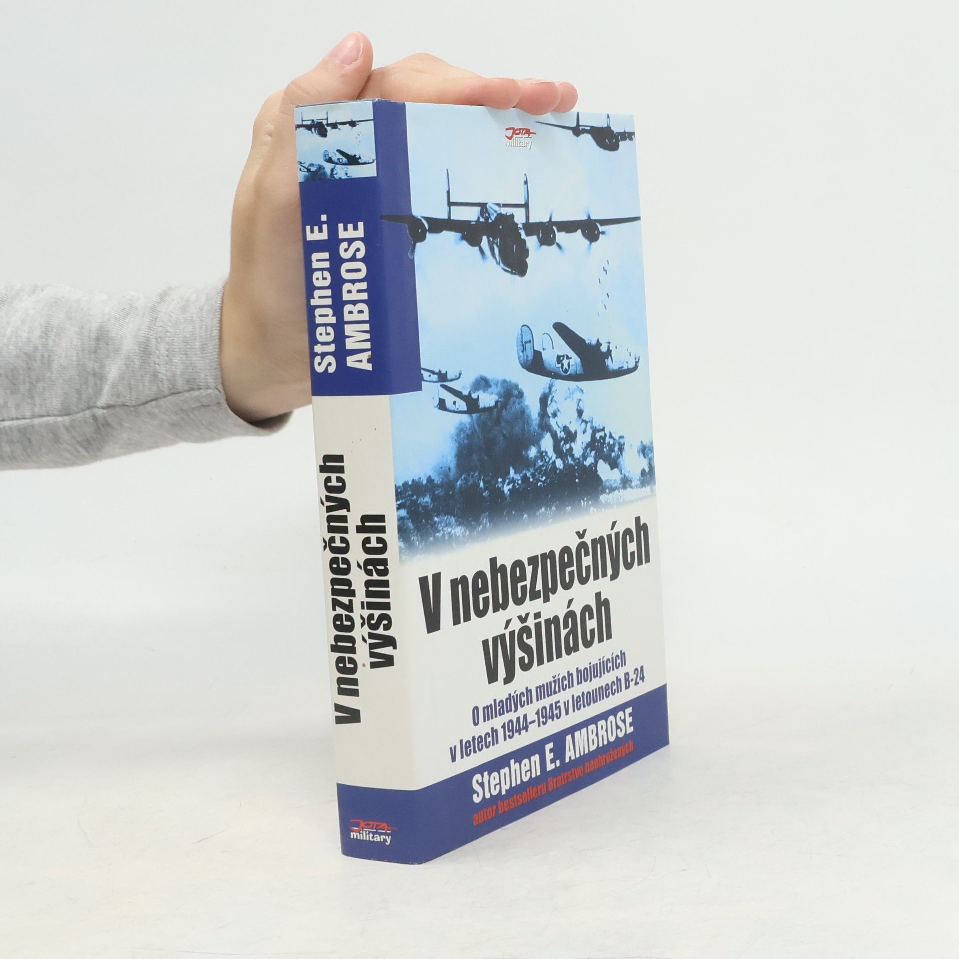 Stephen Ambrose V nebezpečných výšinách. O mladých mužích bojujících v letech 1944-1945 v letounech B-24