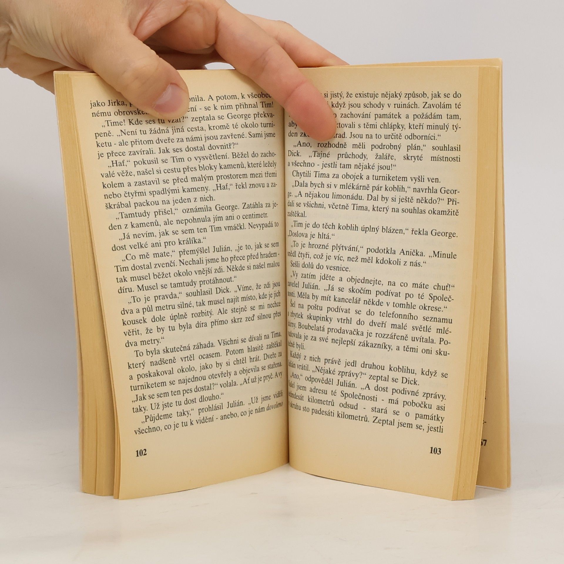 Enid Blyton Správná pětka. Pětka se má báječně