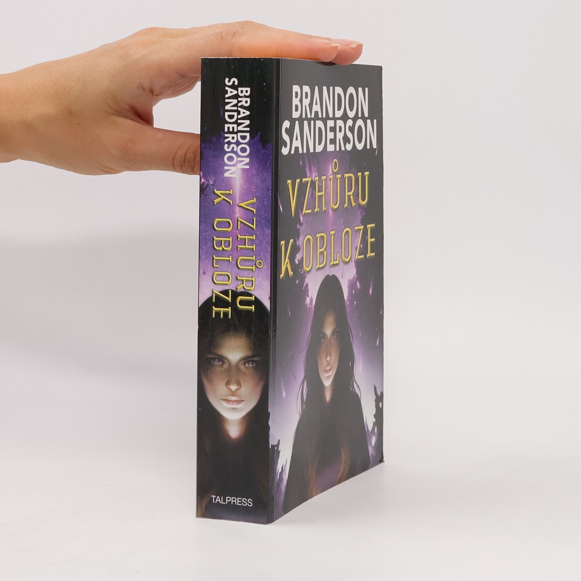 Brandon Sanderson Vzhůru k obloze