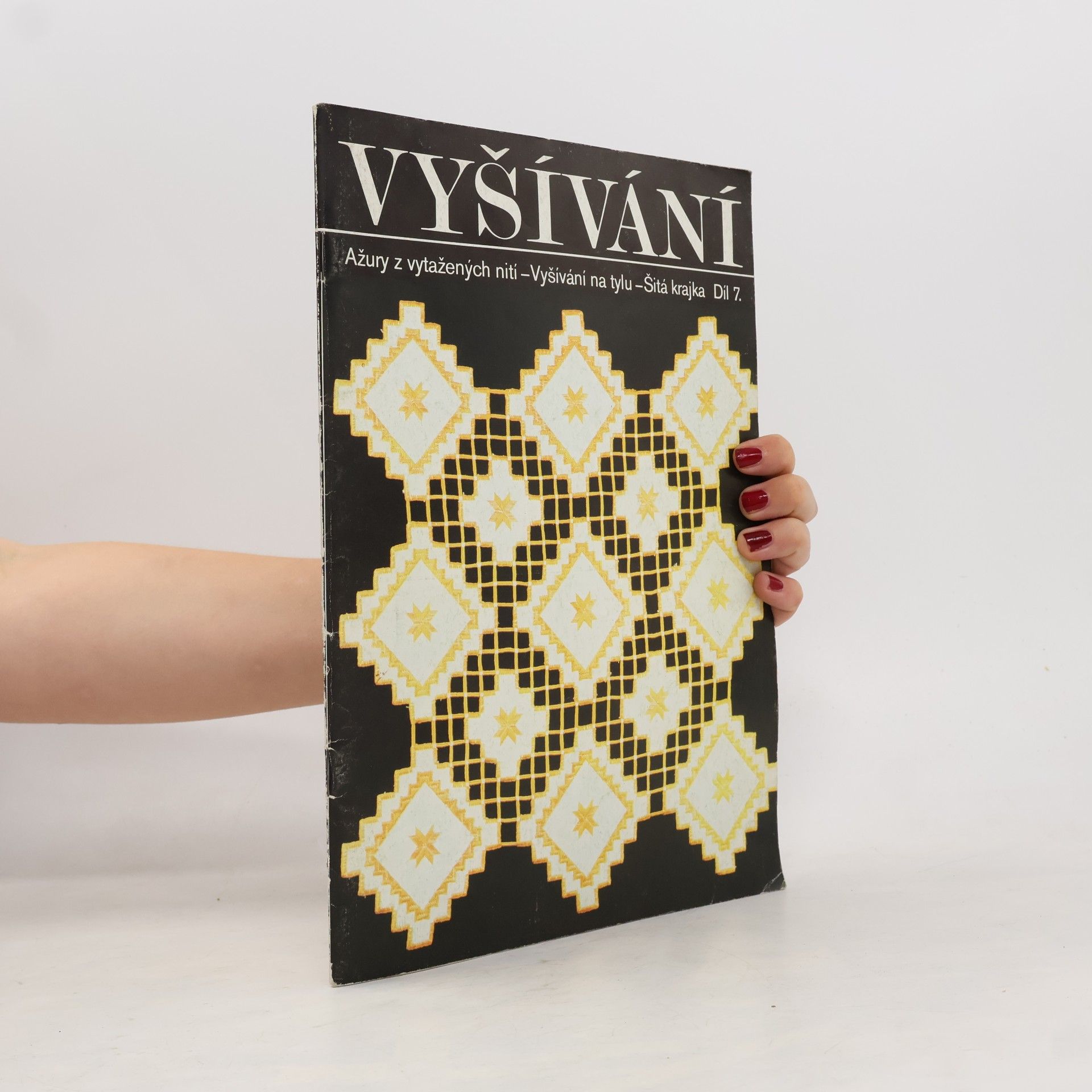 Marie Benešová Vyšívání 7. Ažury z vytažených nití. Vyšívání na tylu. Šitá krajka