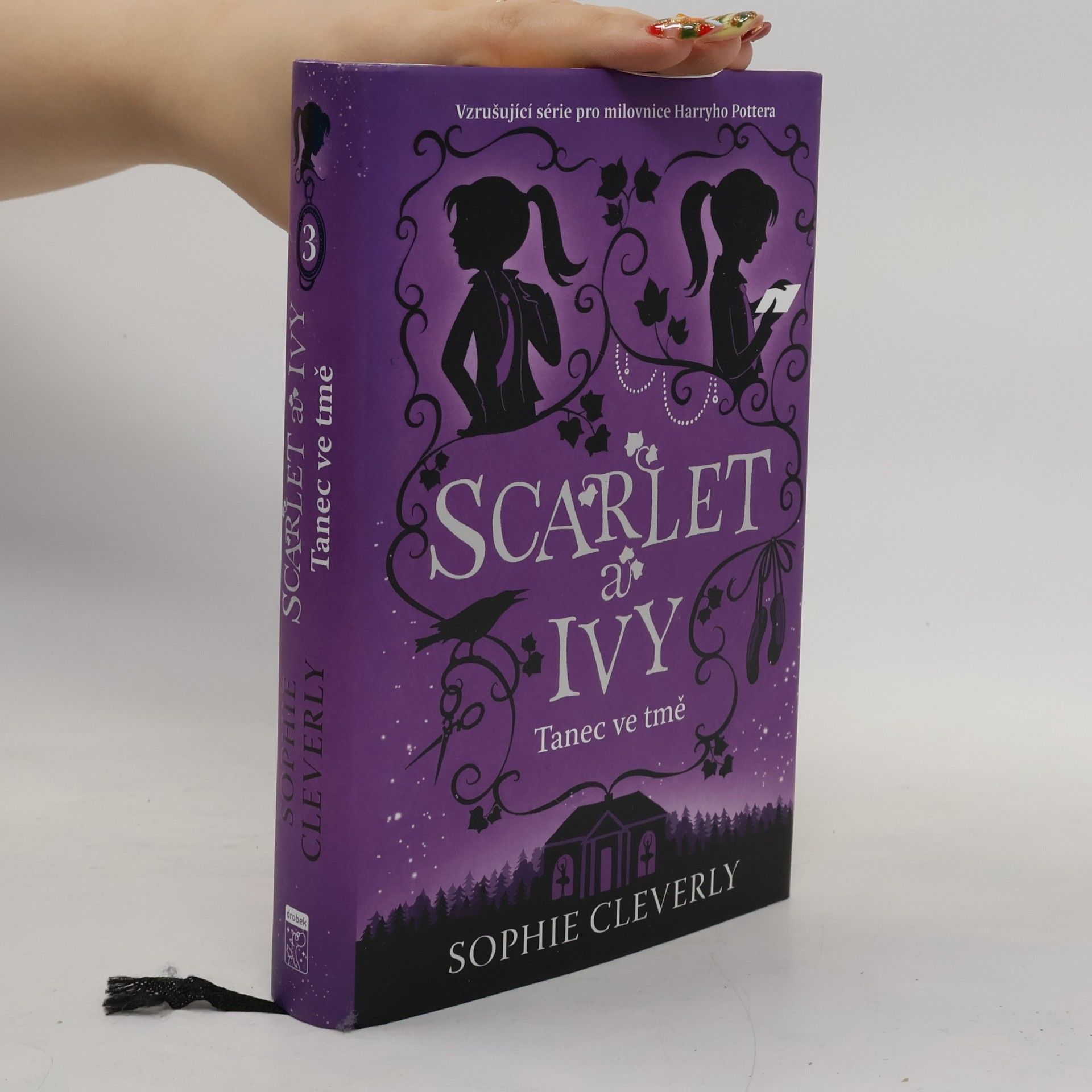 Sophie Cleverly Scarlet a Ivy. Tanec ve tmě