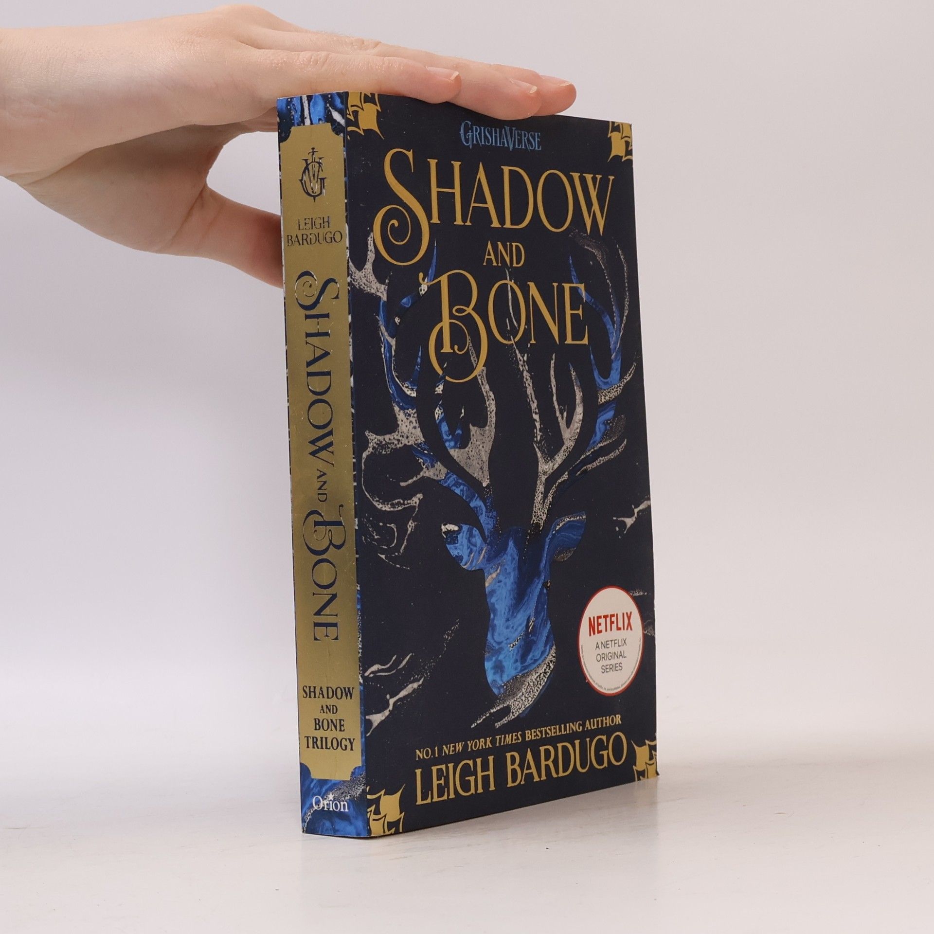 Leigh Bardugo Shadow and Bone