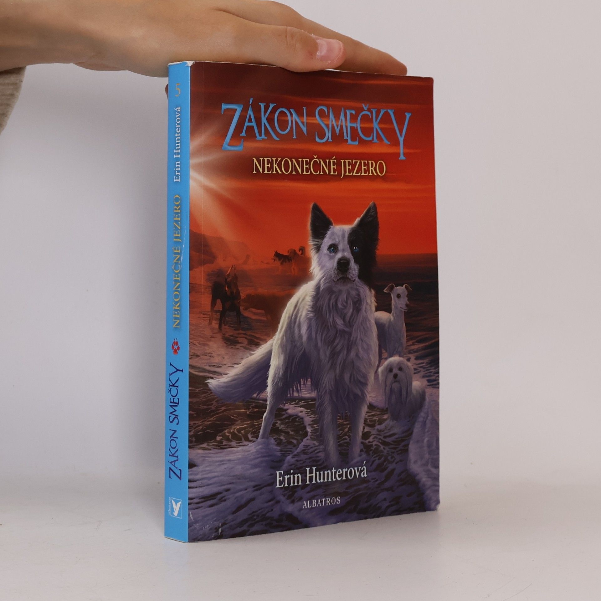 Erin Hunter Nekonečné jezero. Zákon smečky