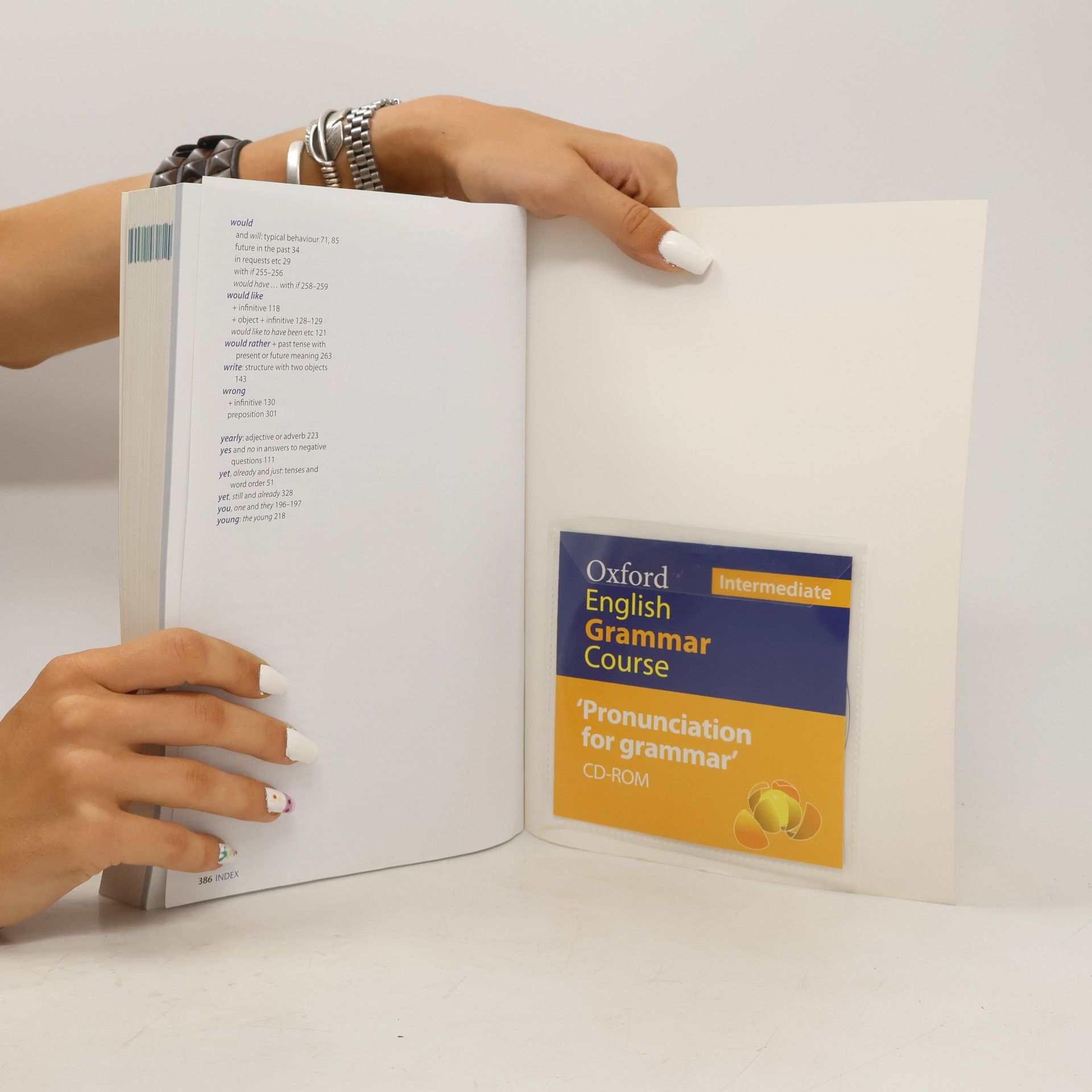 Michael Swan Oxford English grammar course. Intermediate.