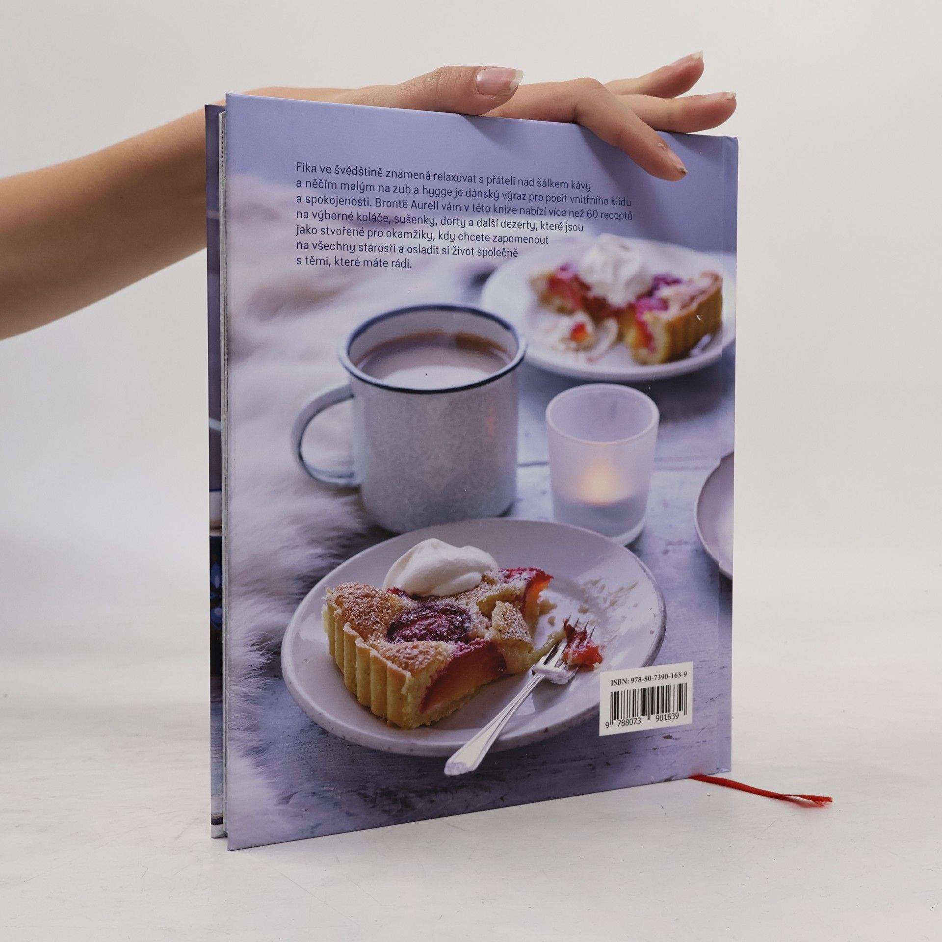 Brontë Aurell Fika & hygge. Skandinávské pečení pro chvíle pohody