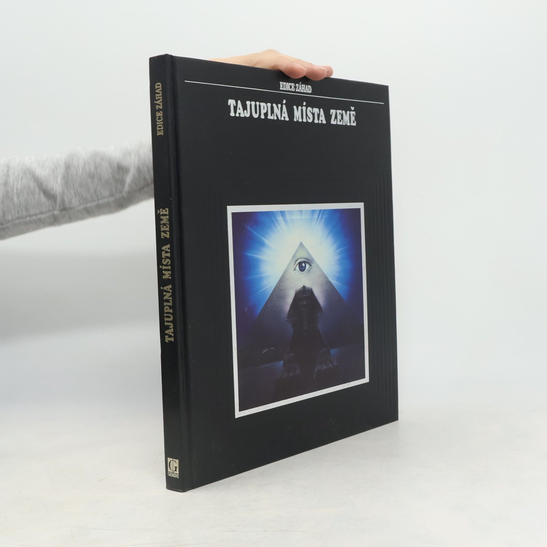 Autorenkollektiv Tajuplná místa země