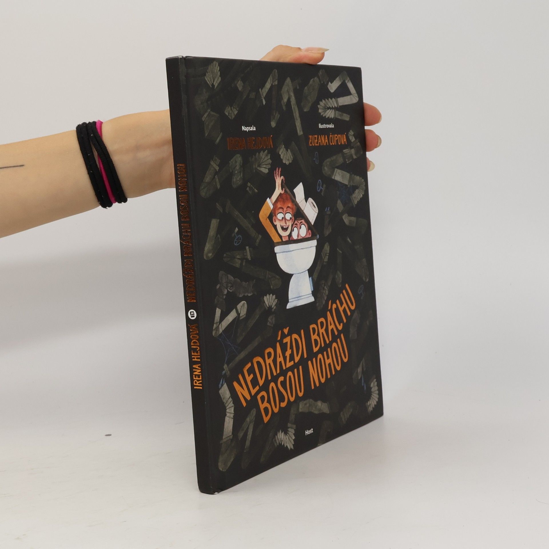 Zuzana Čupová Nedráždi bráchu bosou nohou