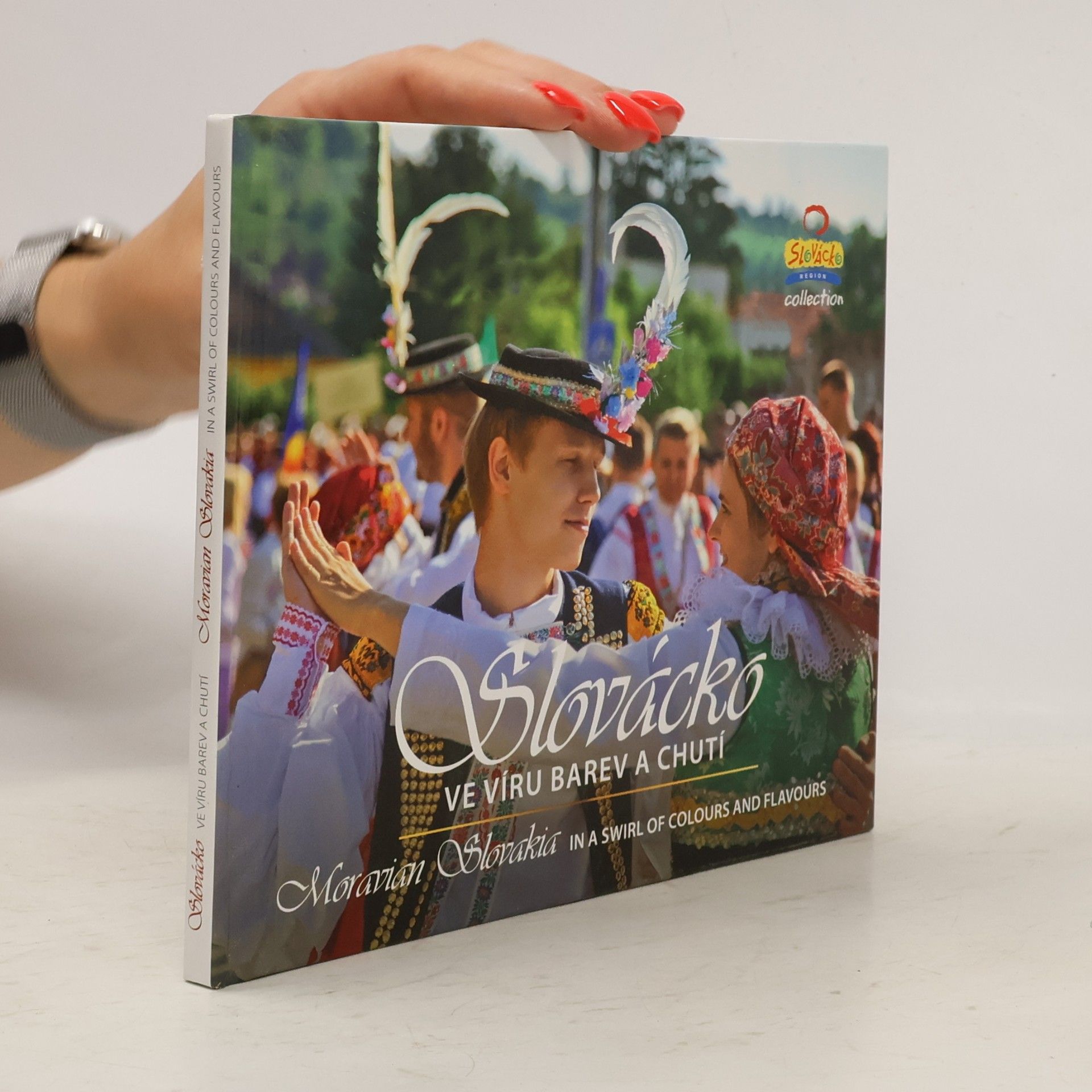 Ivan Marek Slovácko: Ve víru barev a chutí = Moravian Slovakia: In a swirl of colours and flavours