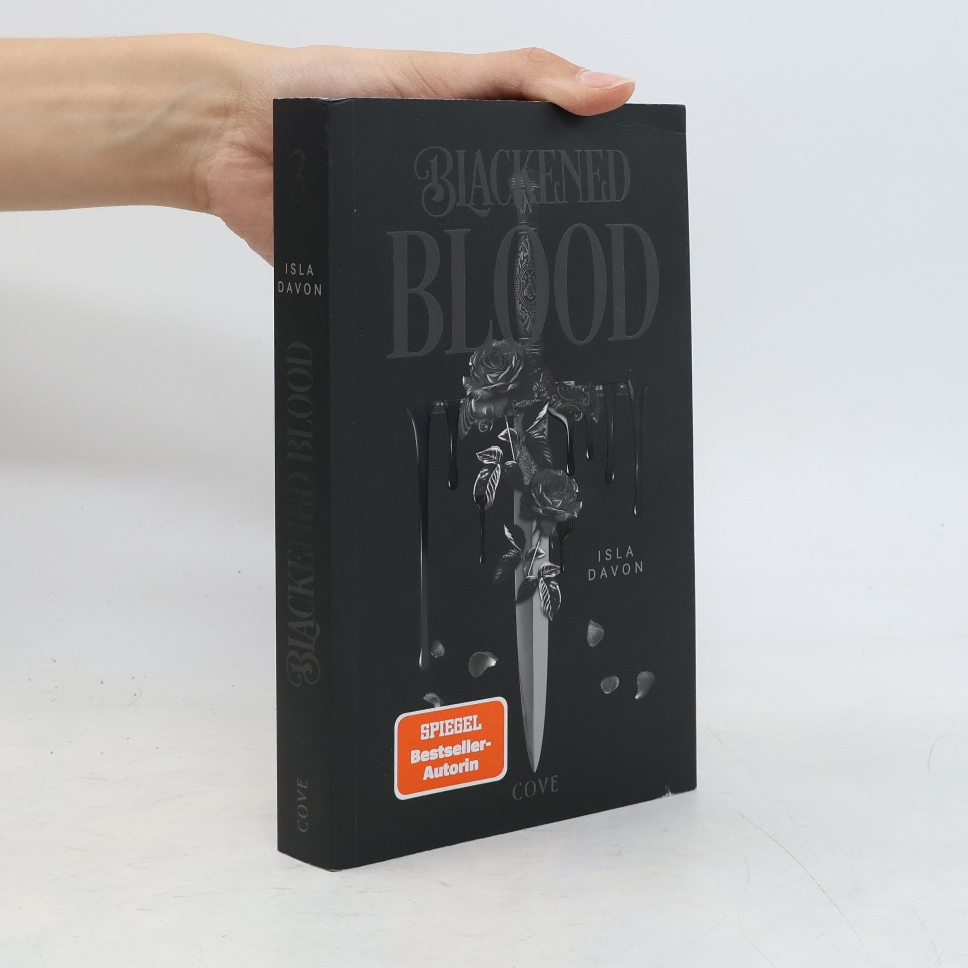 Isla Davon Blackened Blade 3: Of Blackened Blood