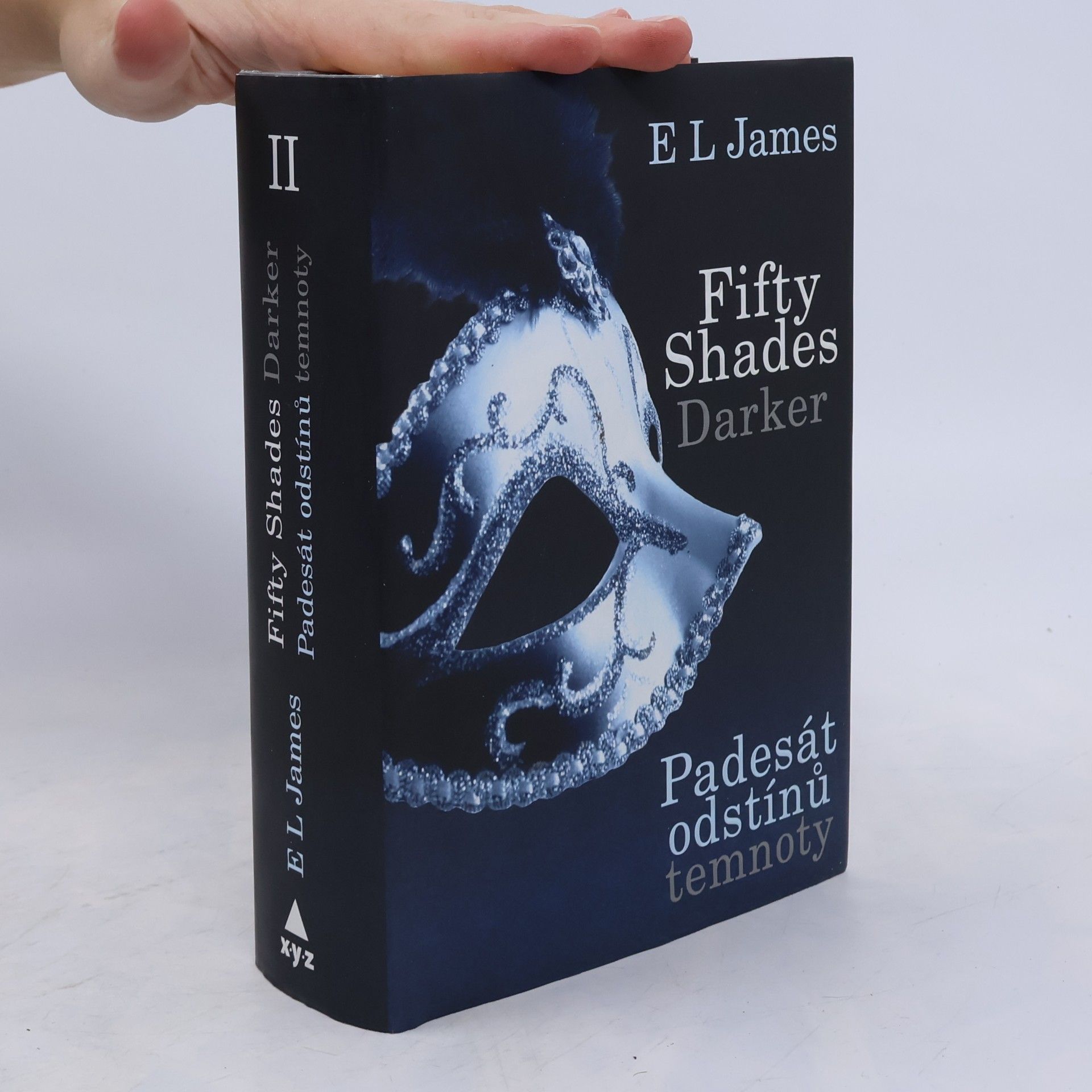 E. L. James Padesát odstínů temnoty
