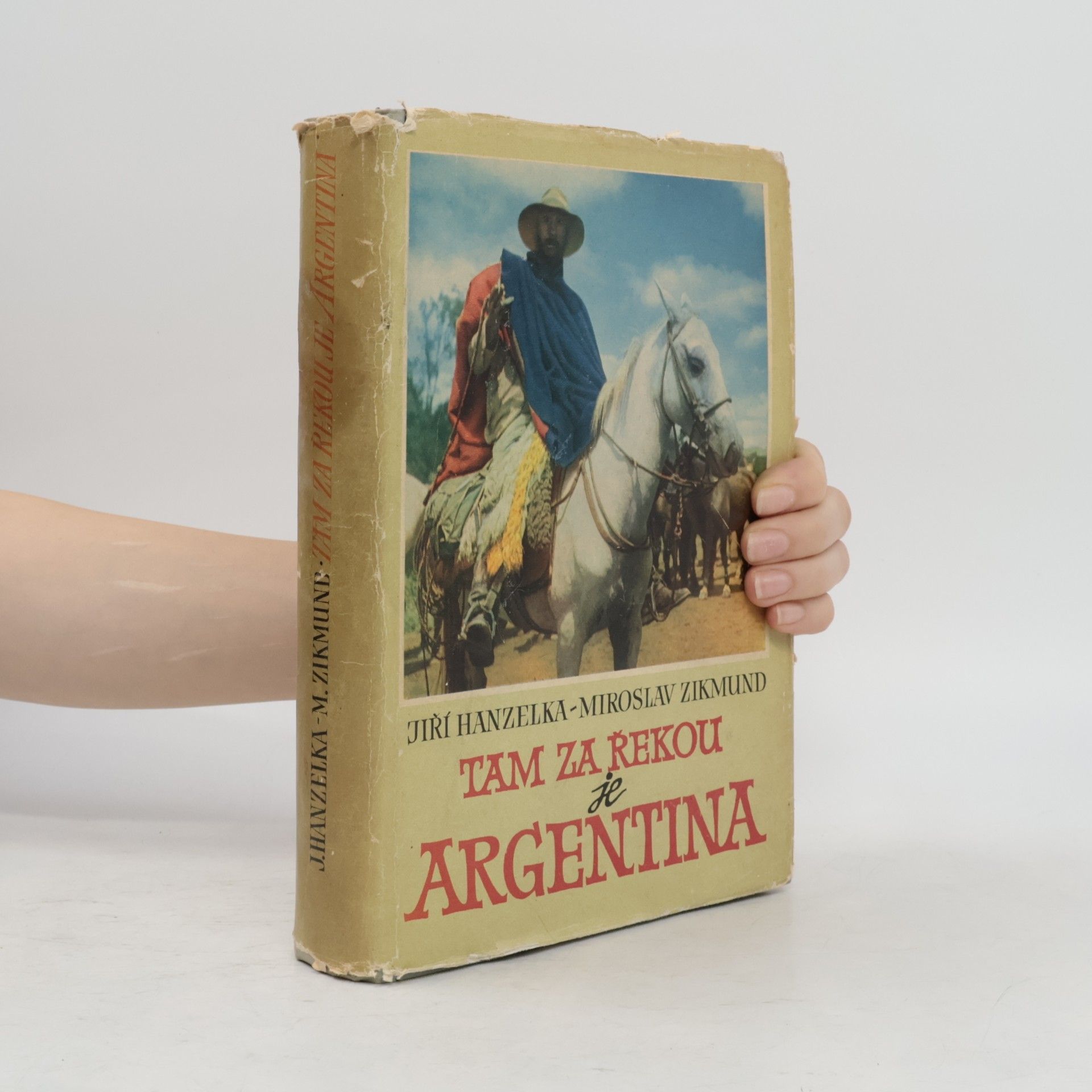 Jiří Hanzelka Tam za řekou je Argentina