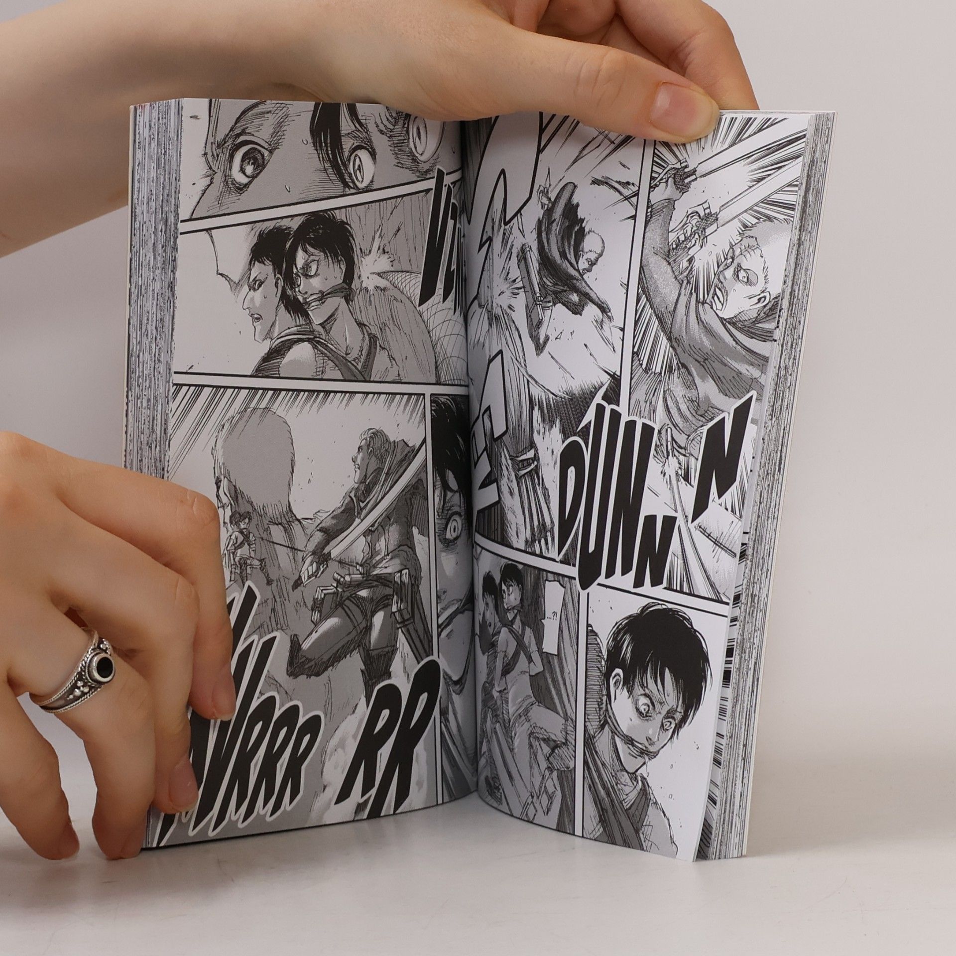 Hajime Isayama Útok titánů. 12