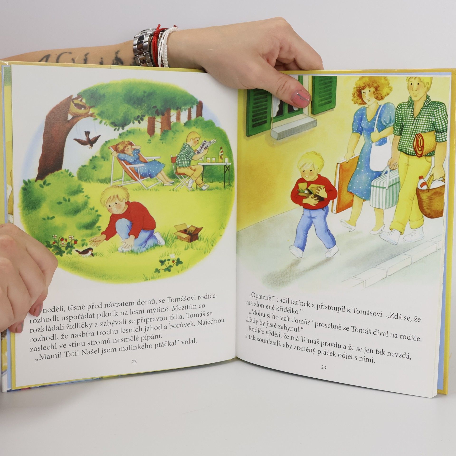 Valériane Macías Příběhy ze školy a jiná dobrodružství. První čtení s velkými písmeny