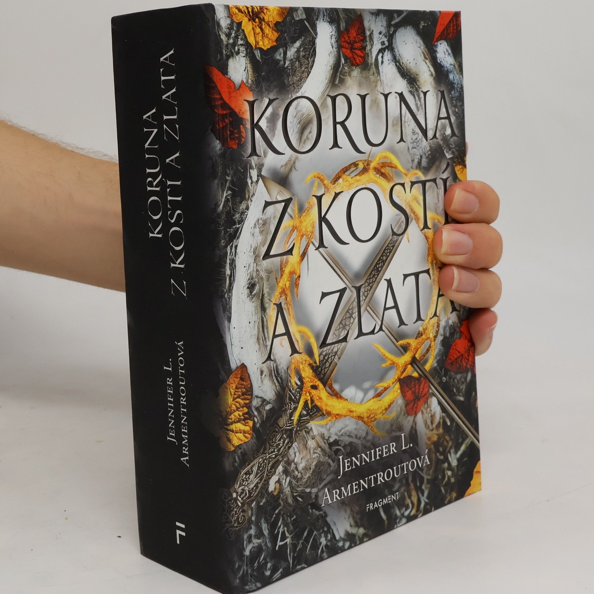 Jennifer L. Armentrout Koruna z kostí a zlata