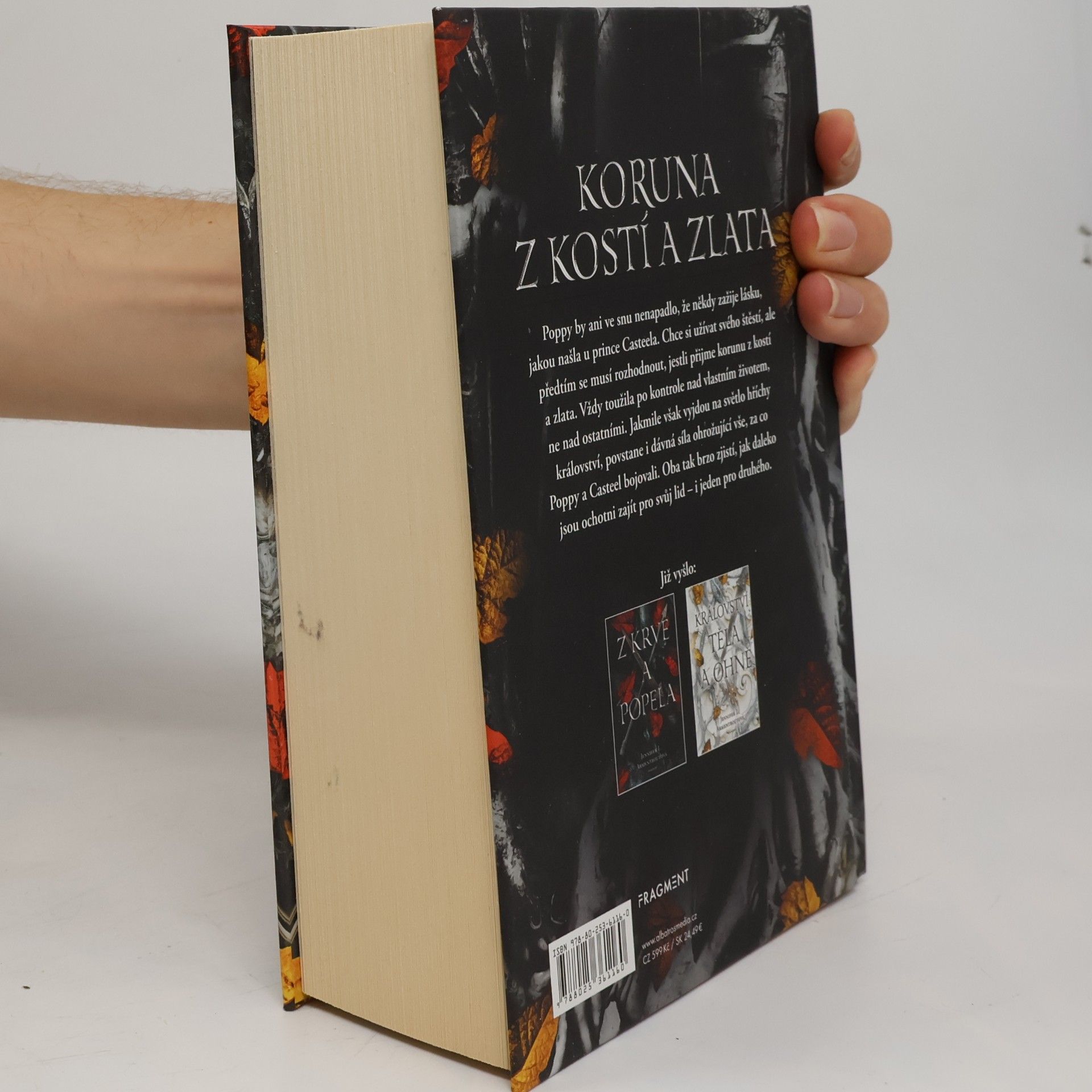 Jennifer Armentrout Koruna z kostí a zlata
