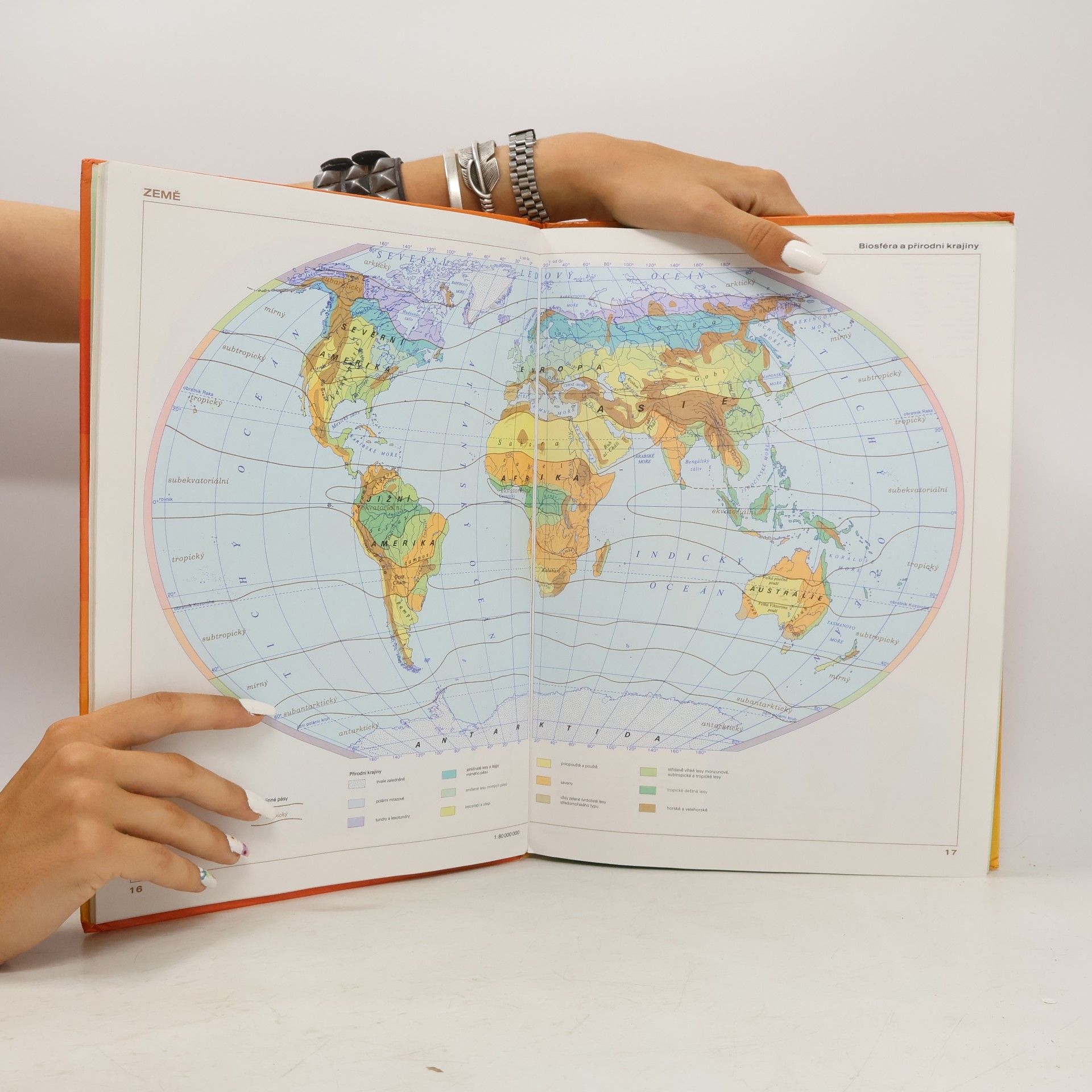 Autores varios Školní atlas světa