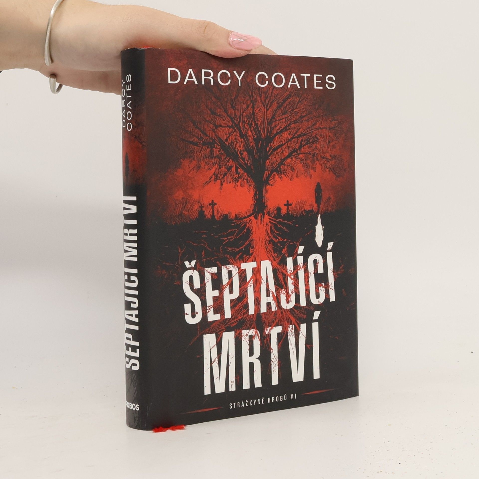 Darcy Coates Šeptající mrtví